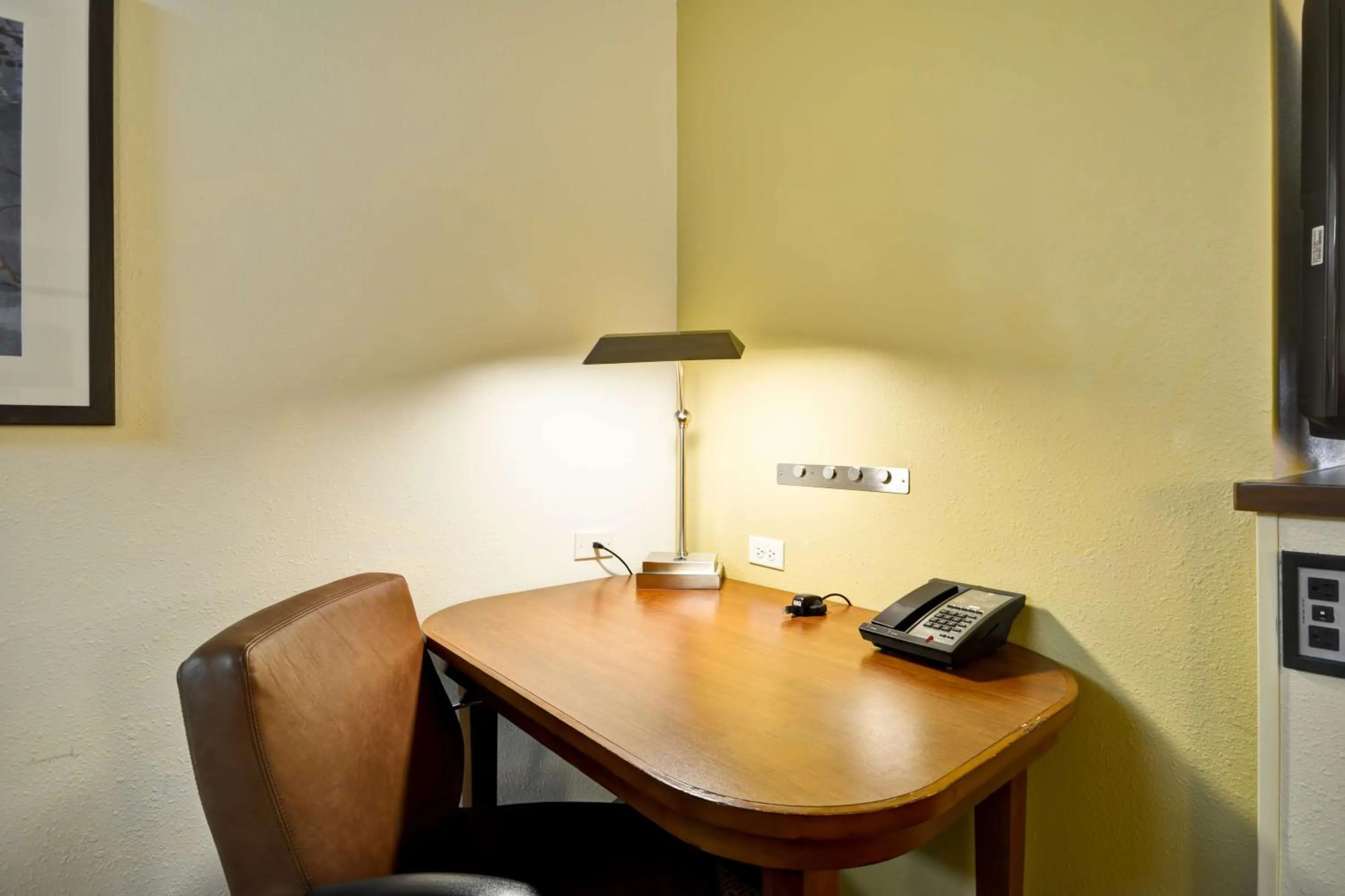 Bedroom in Hyatt Place Chicago/Naperville/Warrenville