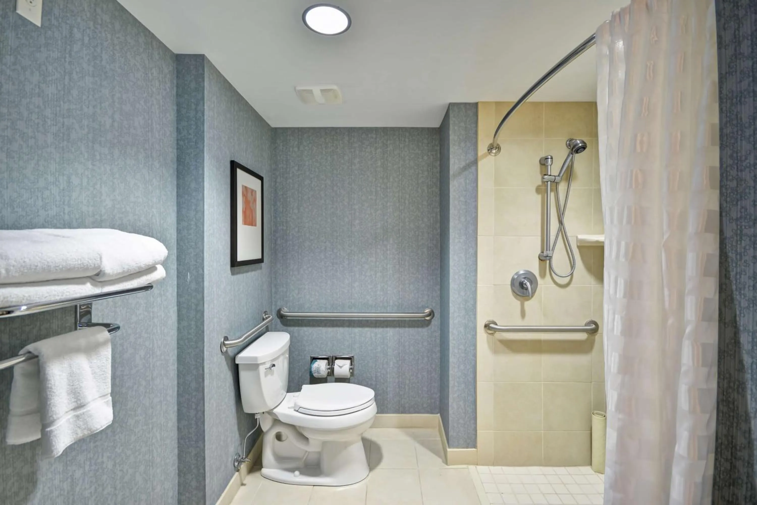 Bathroom in Hyatt Place Chicago/Naperville/Warrenville