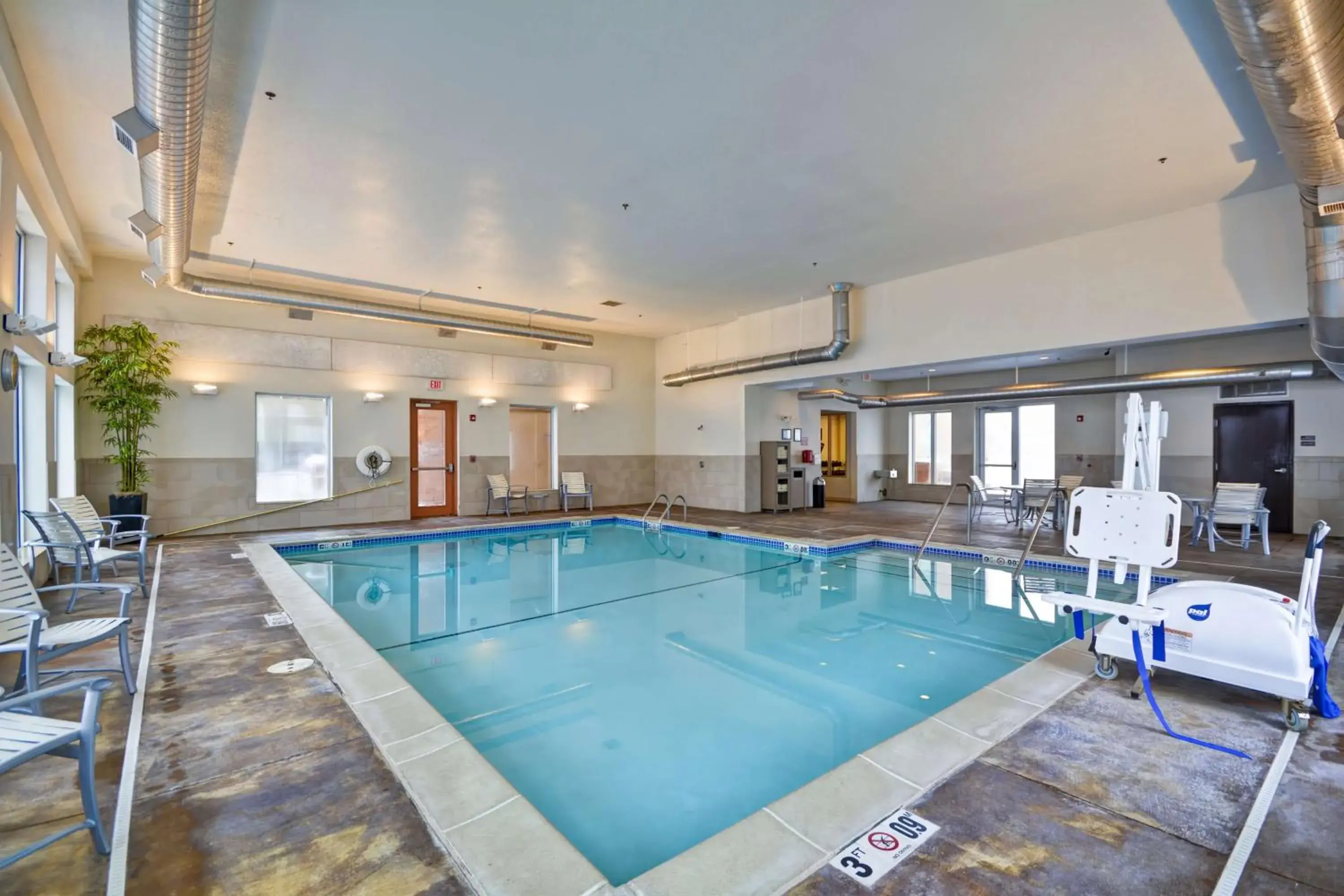Swimming pool in Hyatt Place Chicago/Naperville/Warrenville Swimming pool in Hyatt Place Chicago/Naperville/Warrenville