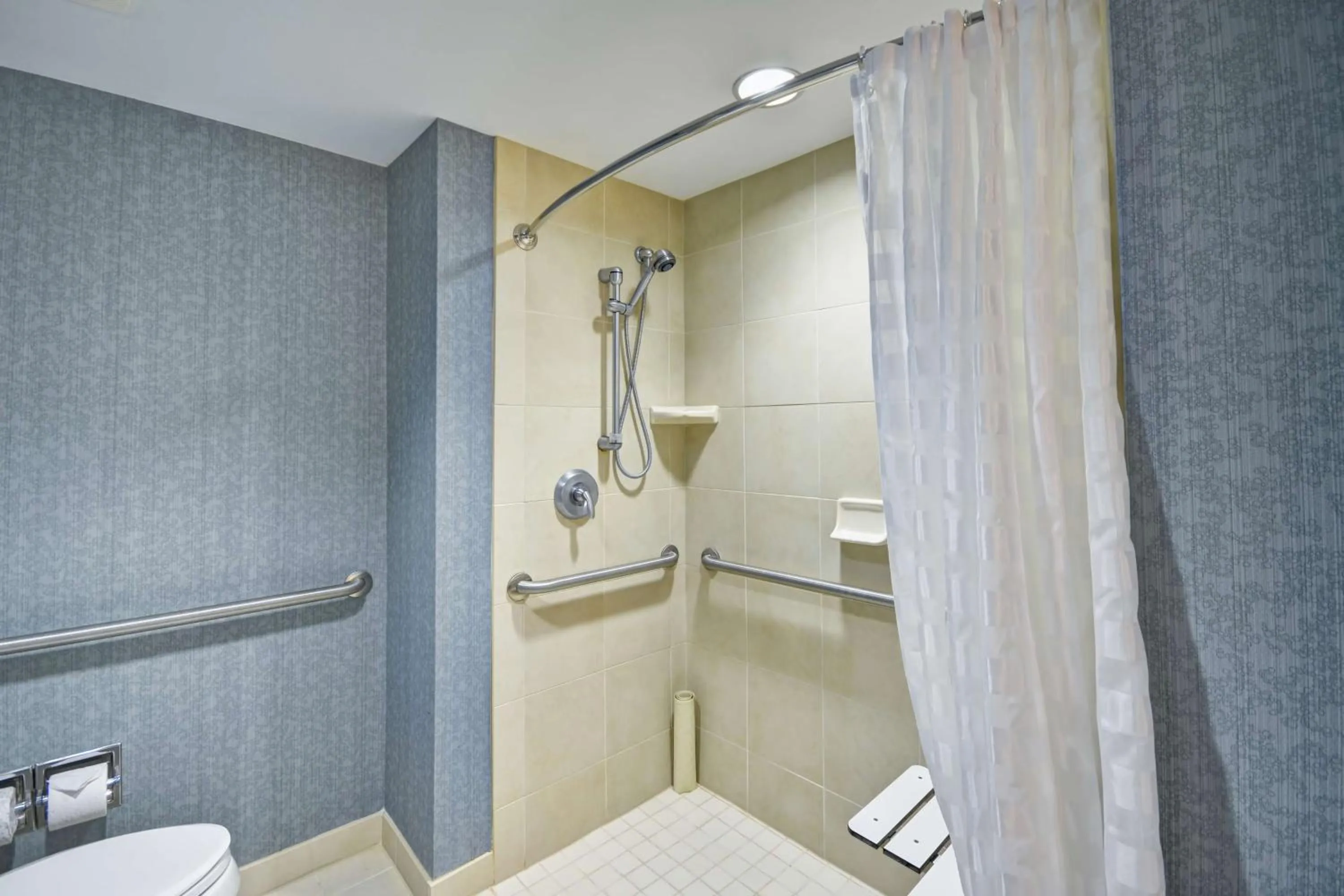 Bathroom in Hyatt Place Chicago/Naperville/Warrenville