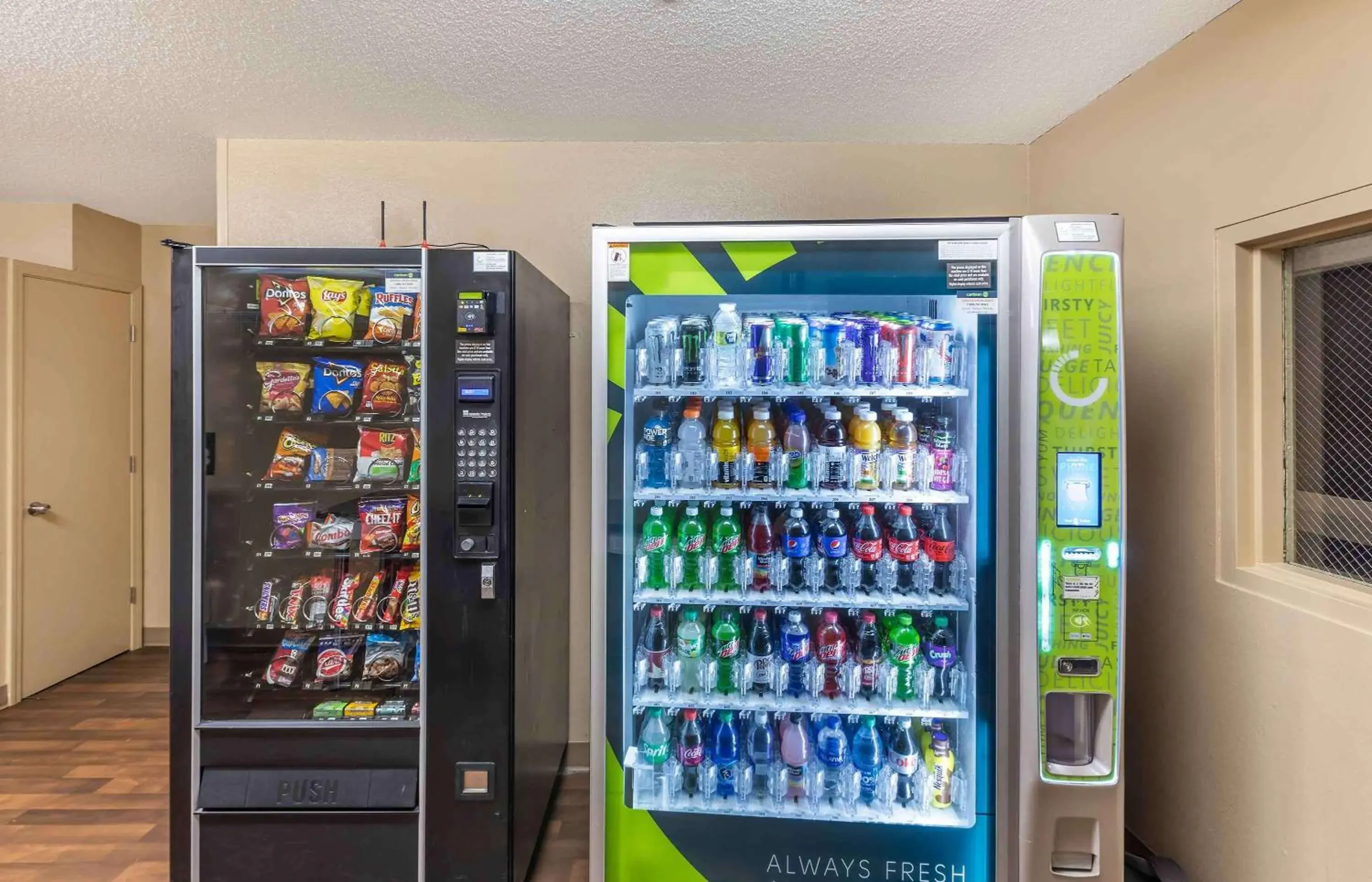 Property building in Extended Stay America Select Suites - Milwaukee - Wauwatosa Property building in Extended Stay America Select Suites - Milwaukee - Wauwatosa