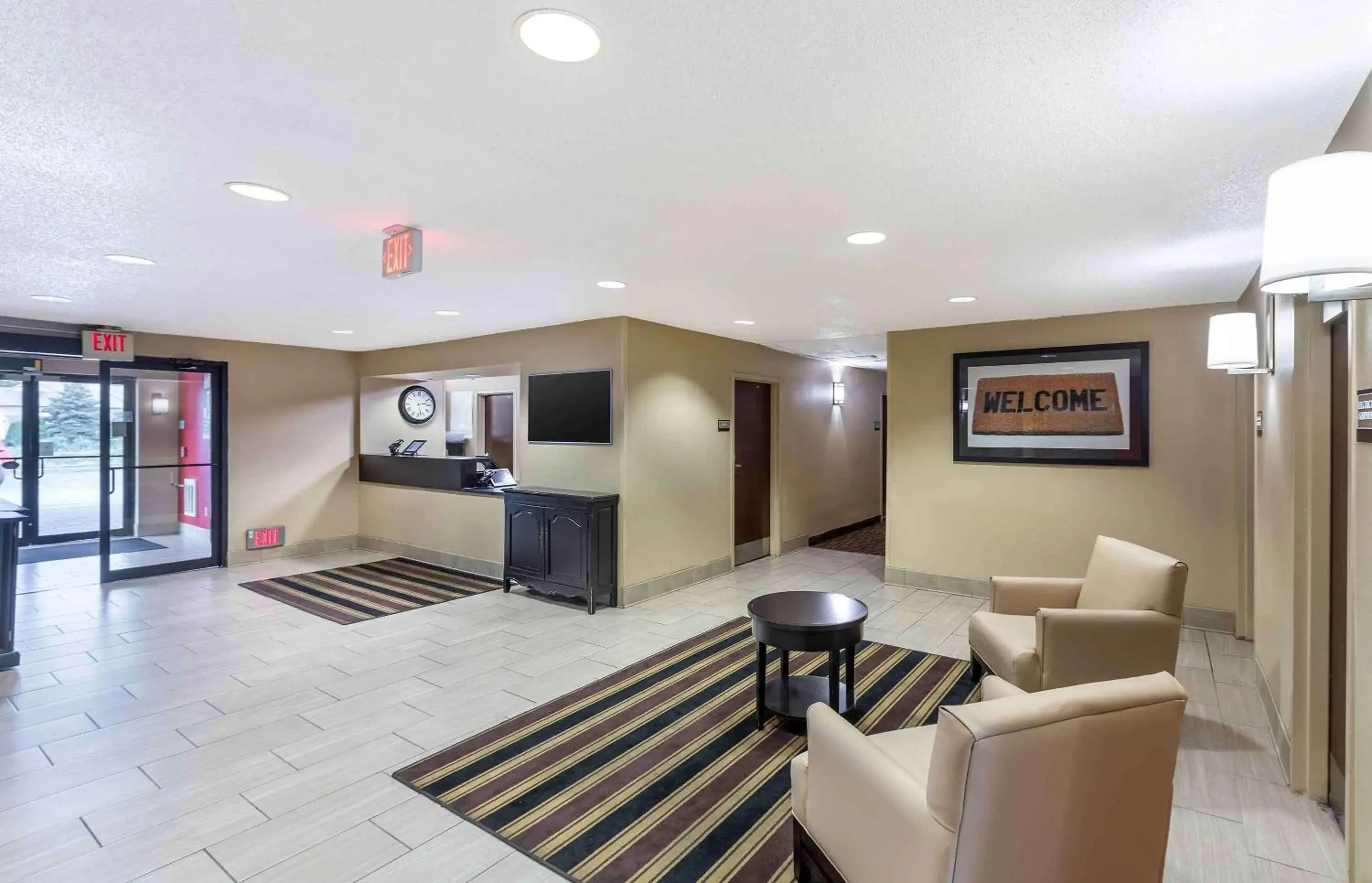 Lobby or reception in Extended Stay America Select Suites - Milwaukee - Wauwatosa Lobby or reception in Extended Stay America Select Suites - Milwaukee - Wauwatosa
