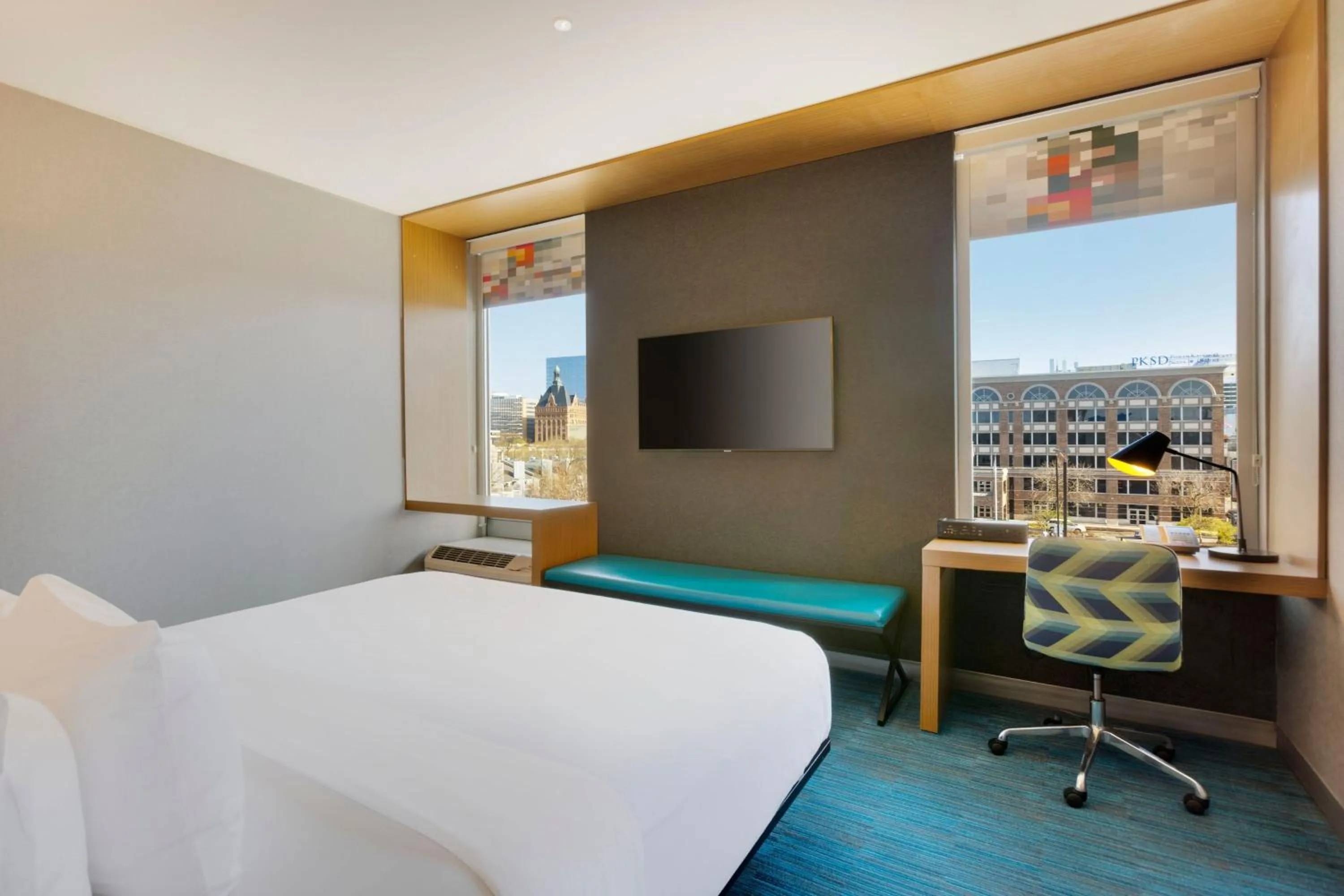 Photo of the whole room, Bed in aloft Hotel Milwaukee Downtown