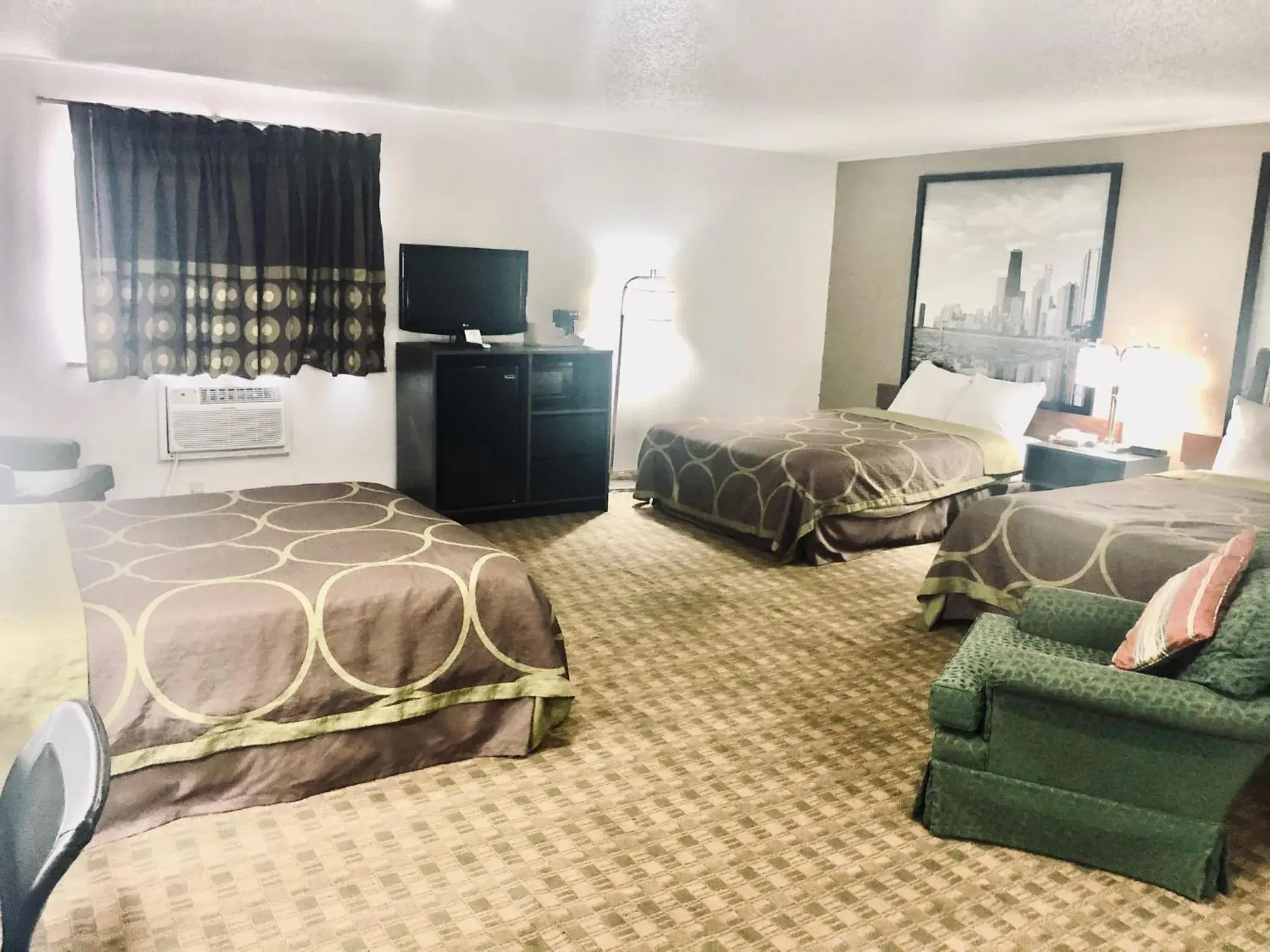 Photo of the whole room, Bed in Super 8 by Wyndham Peru Starved Rock State Park Photo of the whole room, Bed in Super 8 by Wyndham Peru Starved Rock State Park