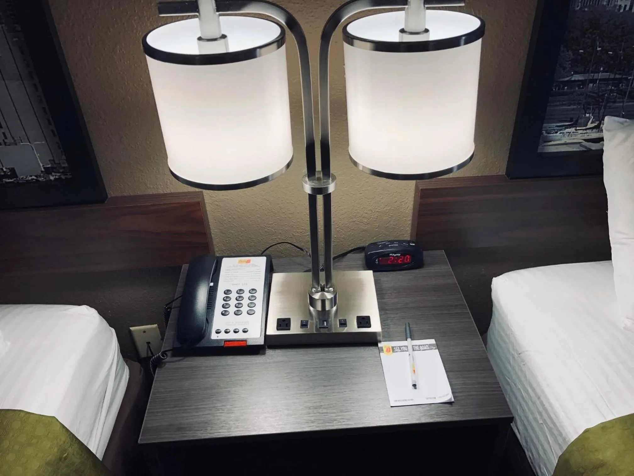 Bedroom, Bed in Super 8 by Wyndham Peru Starved Rock State Park