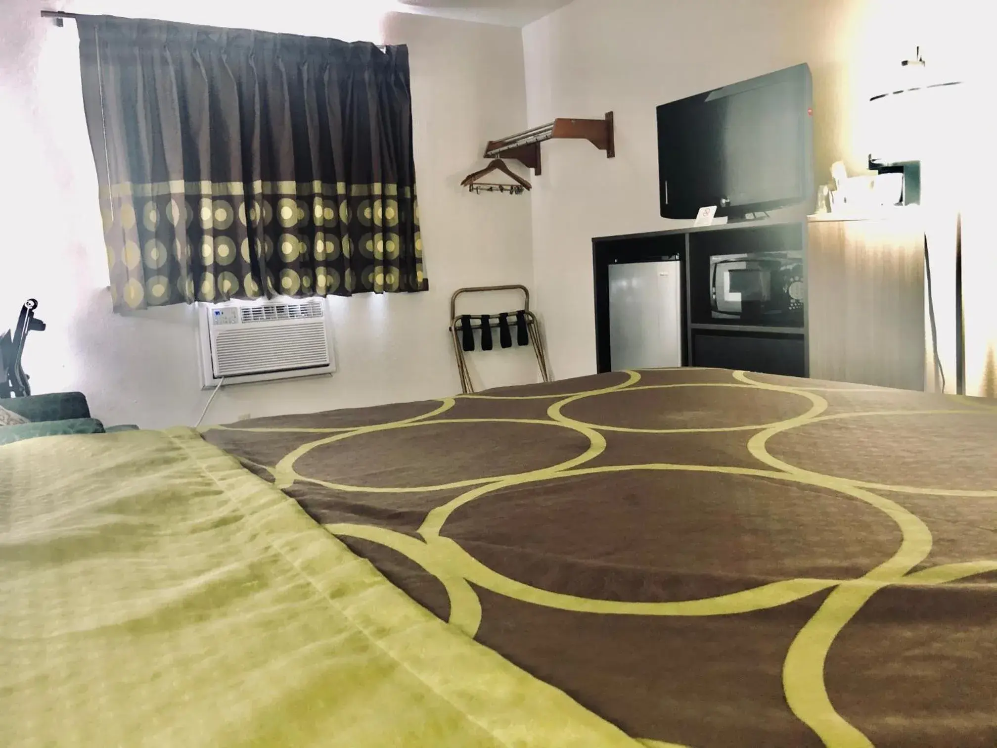 Bed in Super 8 by Wyndham Peru Starved Rock State Park Bed in Super 8 by Wyndham Peru Starved Rock State Park