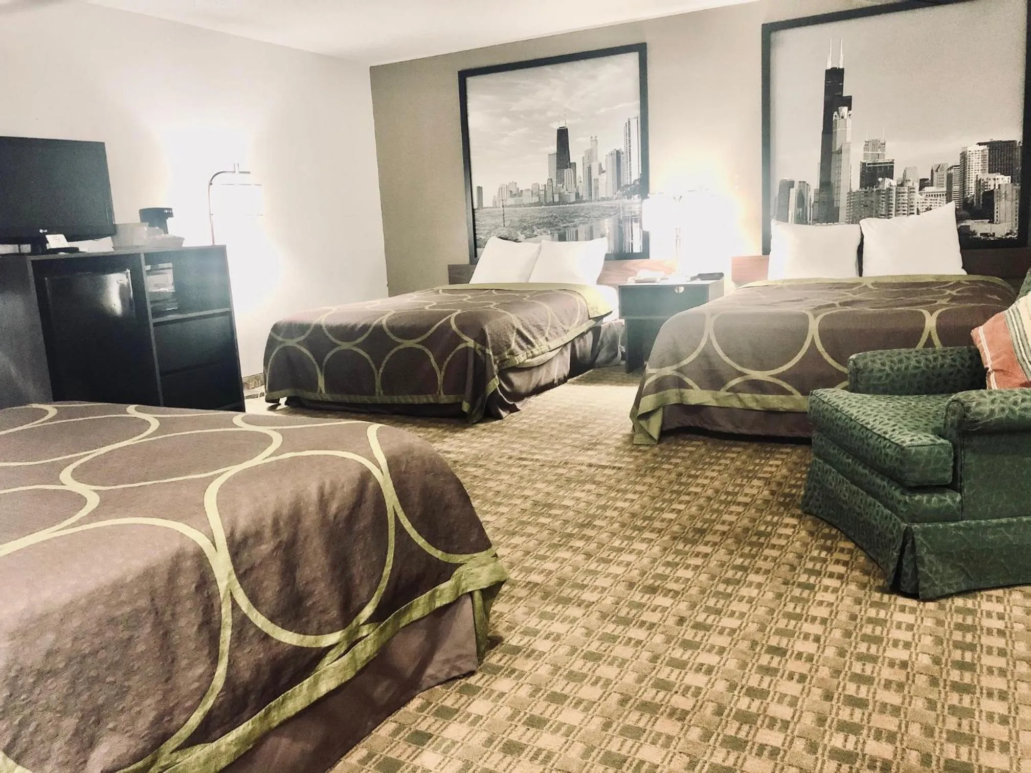 Photo of the whole room, Bed in Super 8 by Wyndham Peru Starved Rock State Park