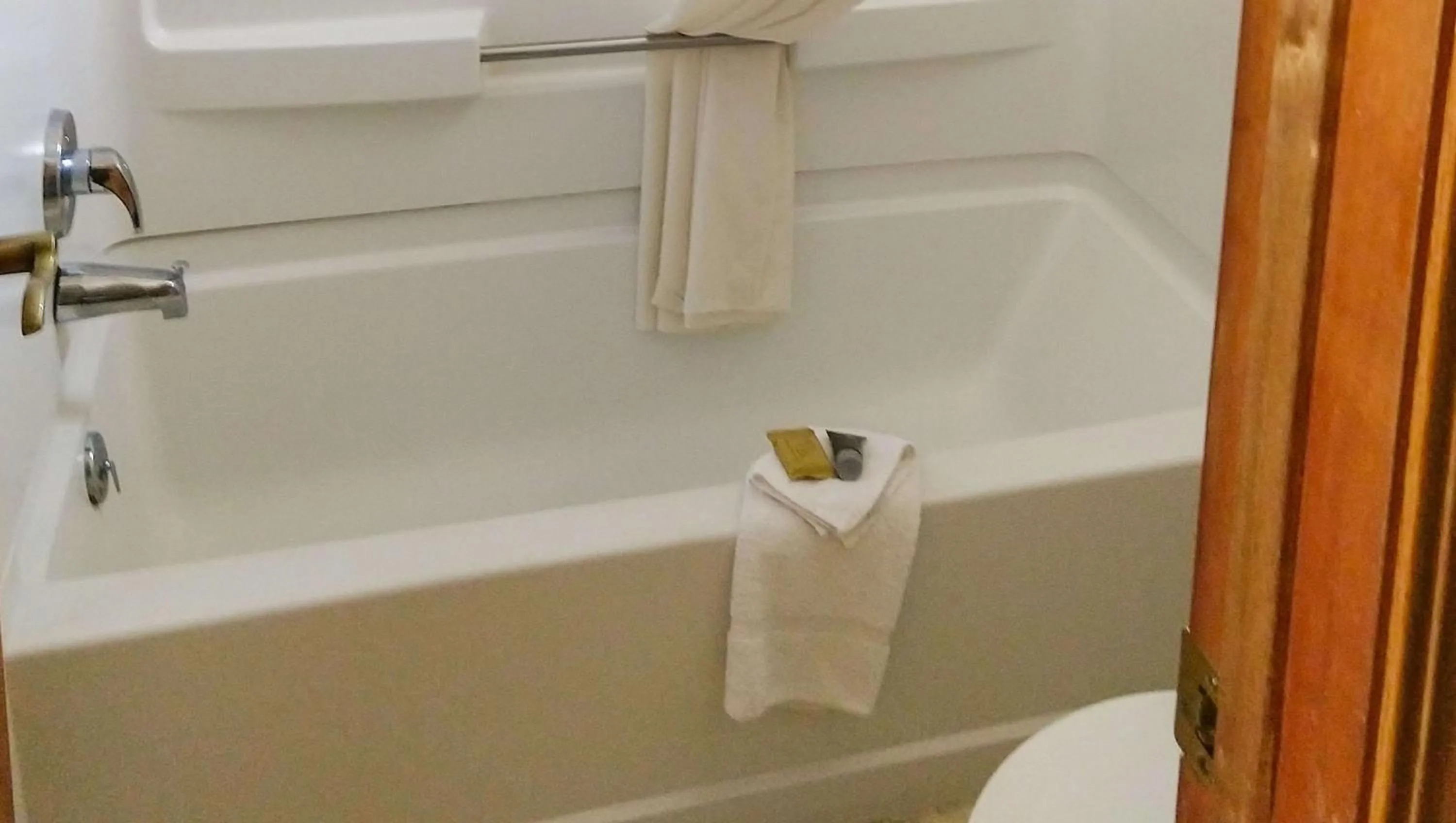 Bathroom in Magnuson Grand Rushmore View