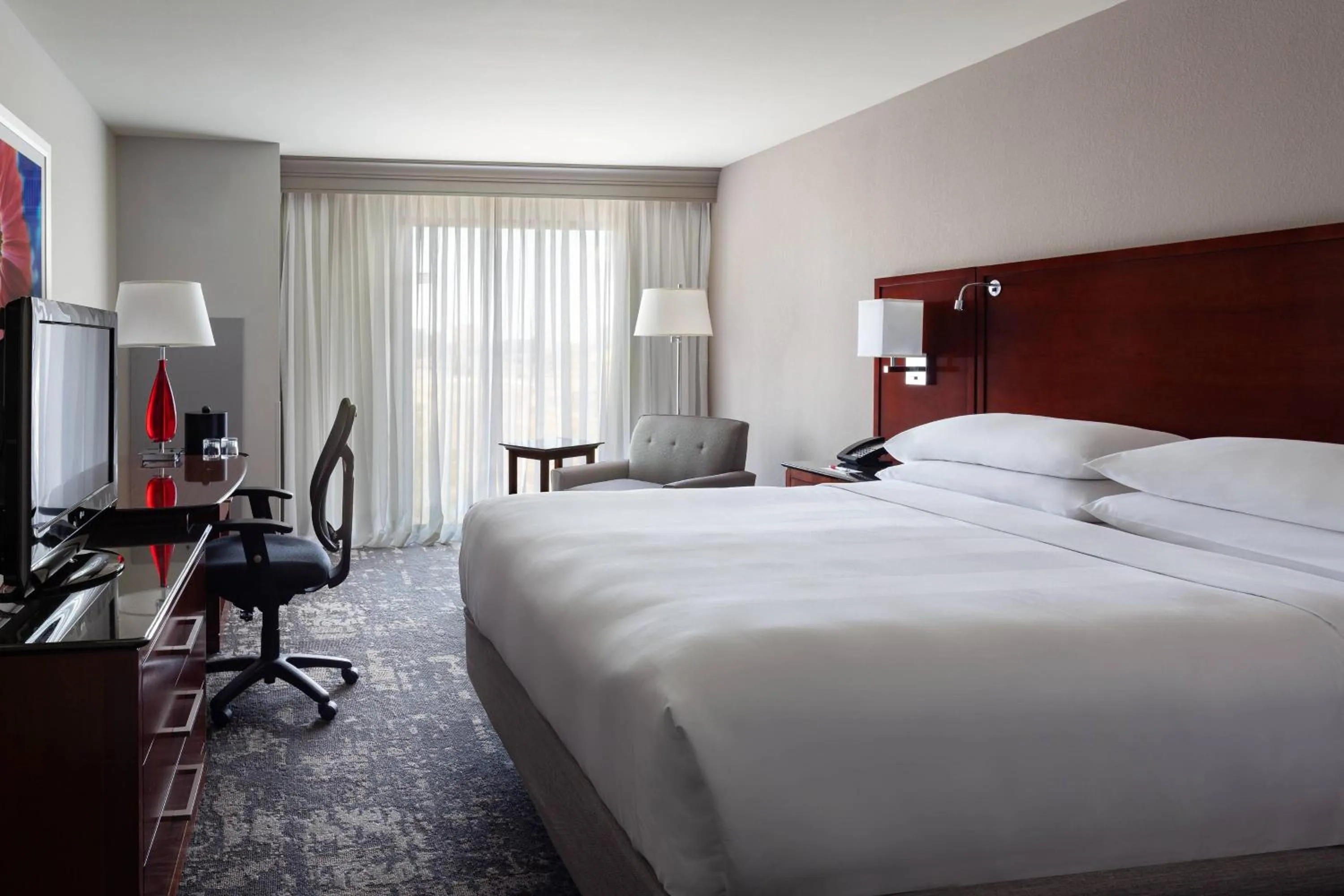 Photo of the whole room, Bed in Marriott Minneapolis Airport