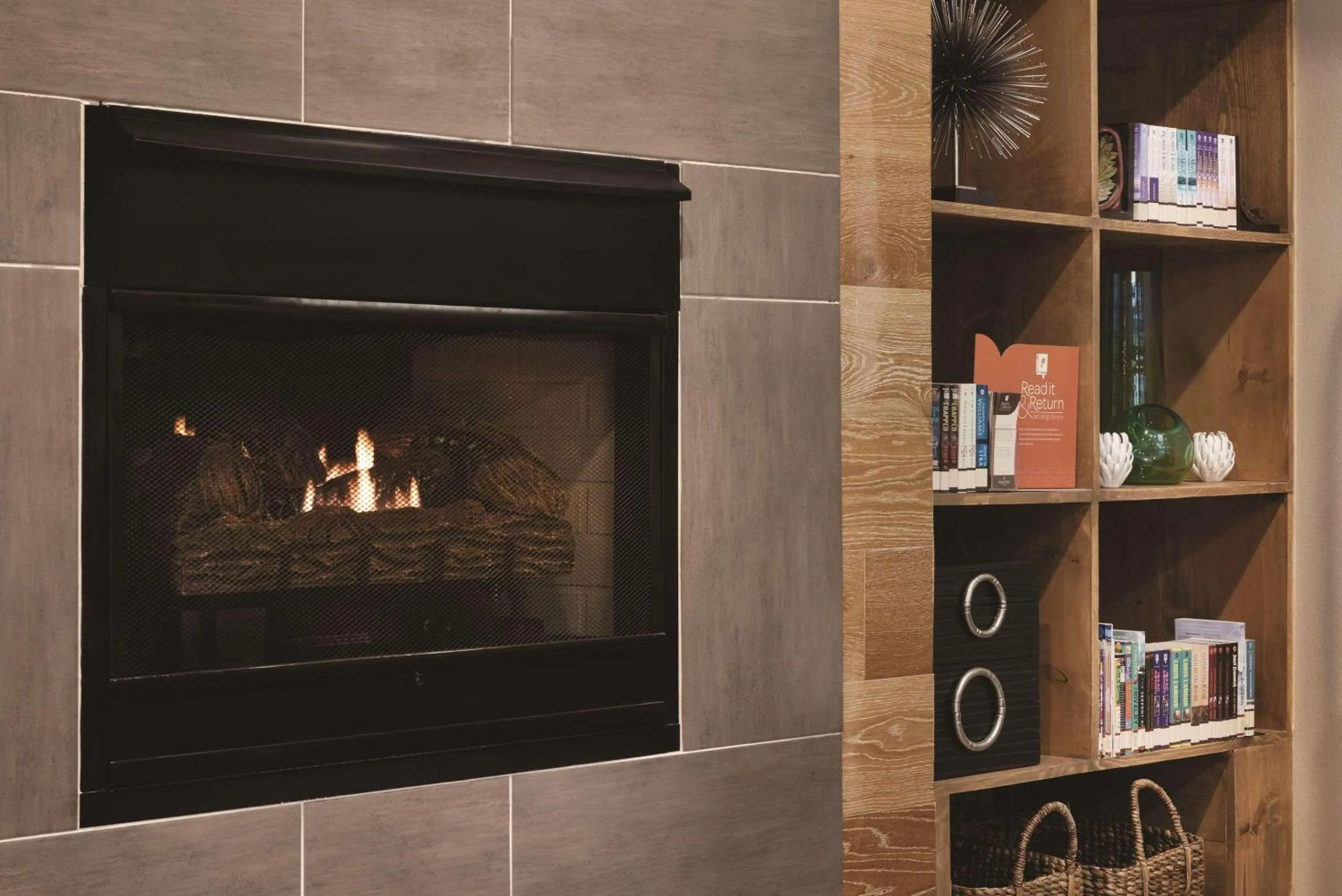 Lobby or reception in Country Inn & Suites by Radisson, Indianapolis South, IN