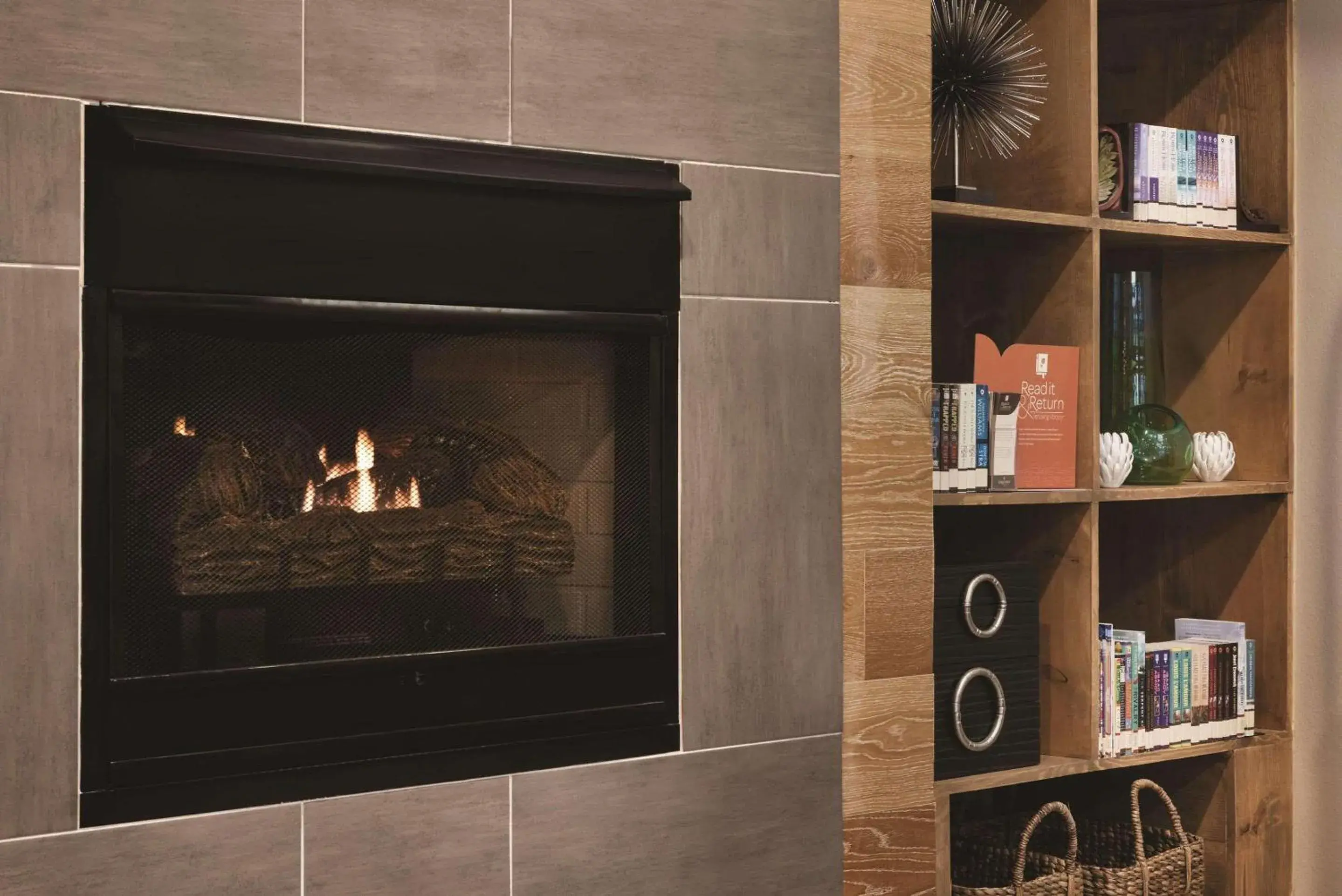 Lobby or reception in Country Inn & Suites by Radisson, Indianapolis South, IN Lobby or reception in Country Inn & Suites by Radisson, Indianapolis South, IN