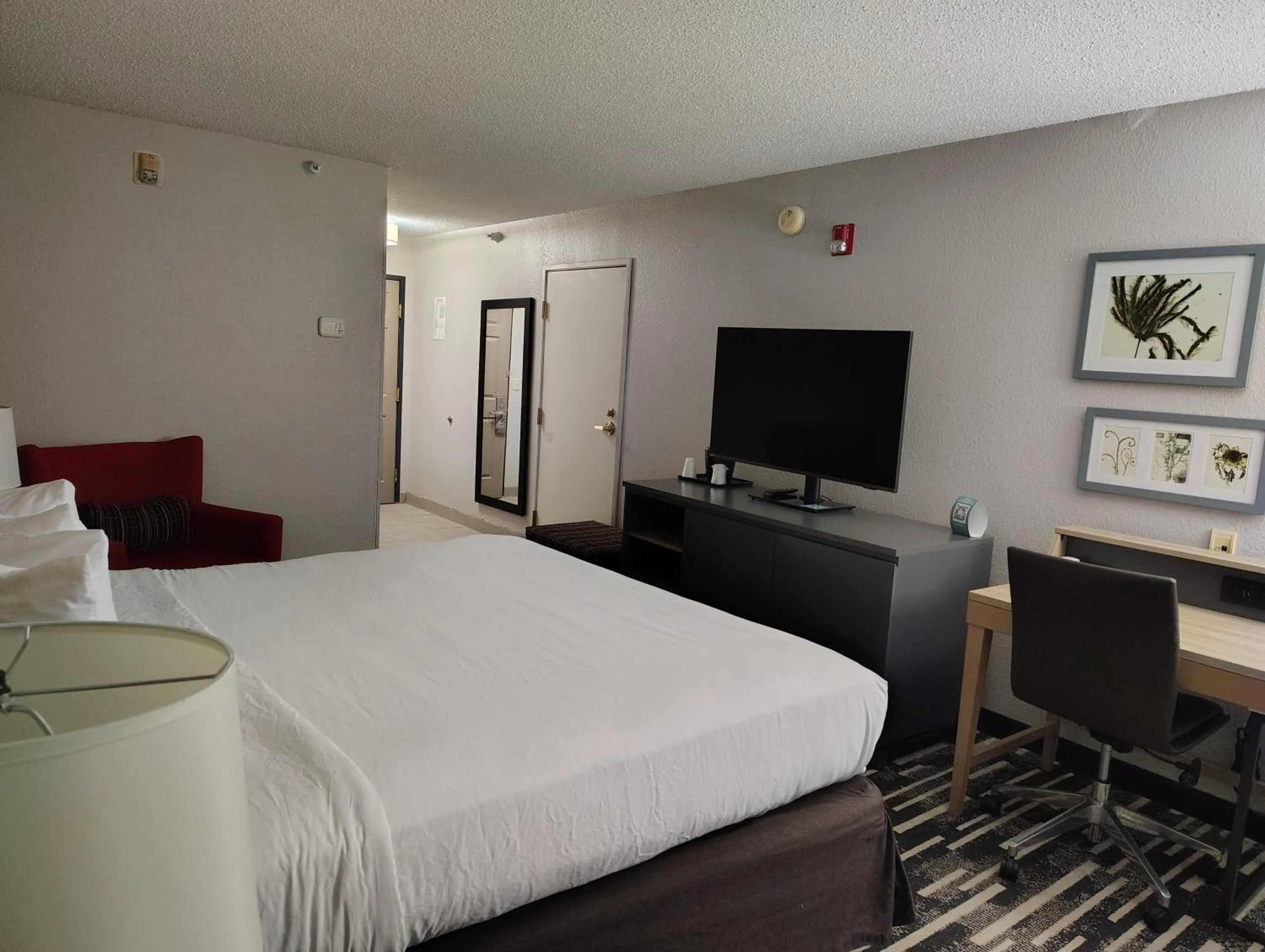 Bed in Country Inn & Suites by Radisson, Indianapolis South, IN