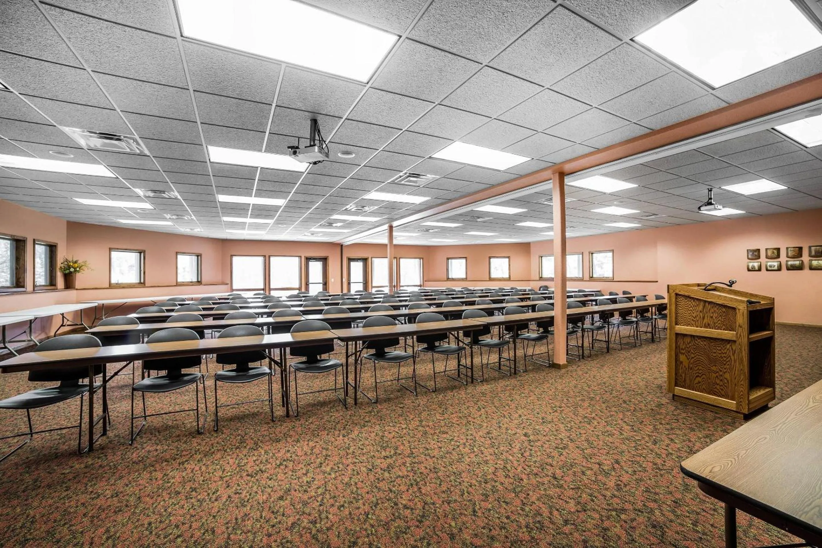 Meeting/conference room in K Bar S Lodge, an Ascend Collection Hotel