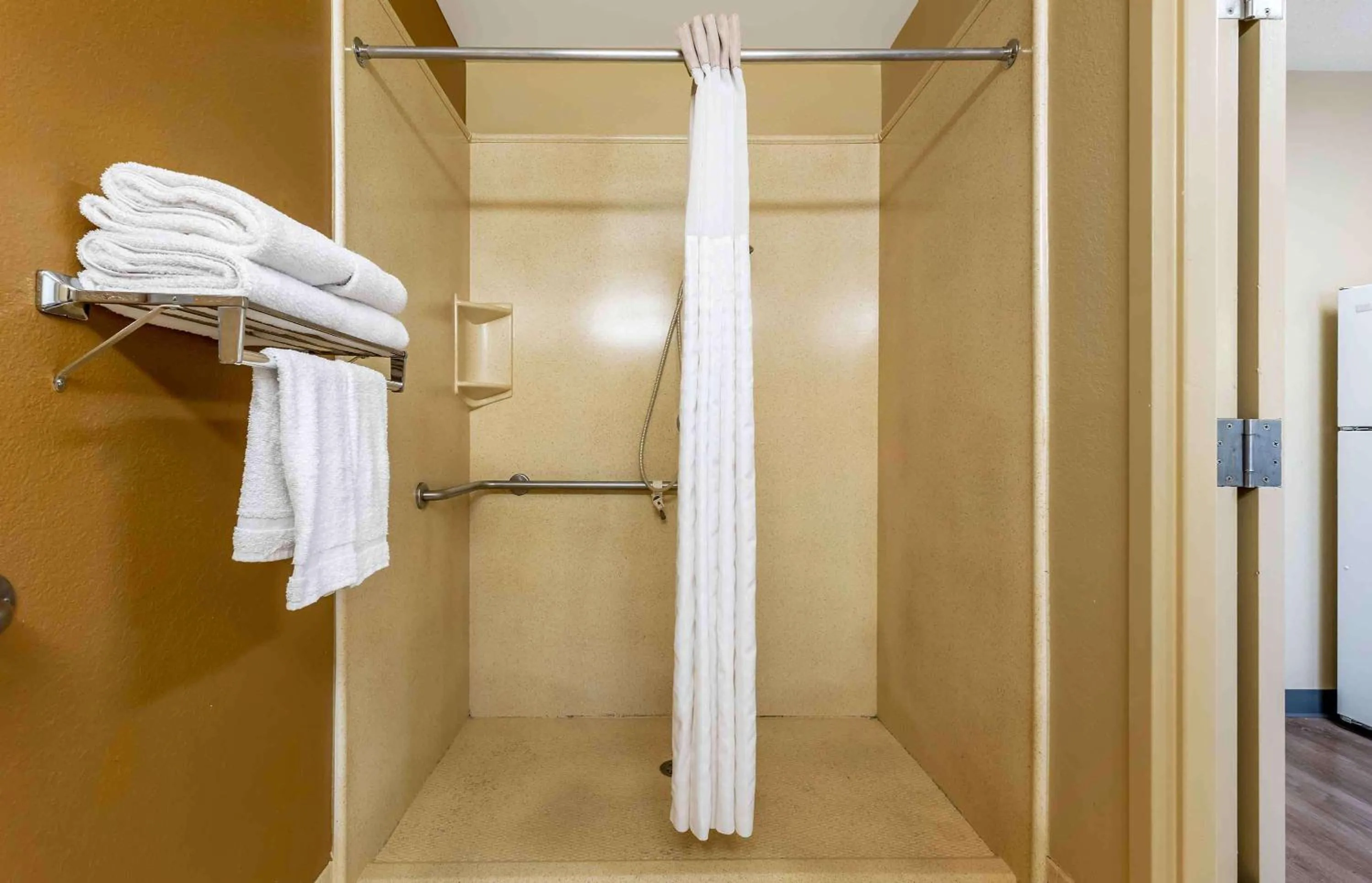 Bathroom in Extended Stay America Suites - Chicago - Buffalo Grove - Deerfield