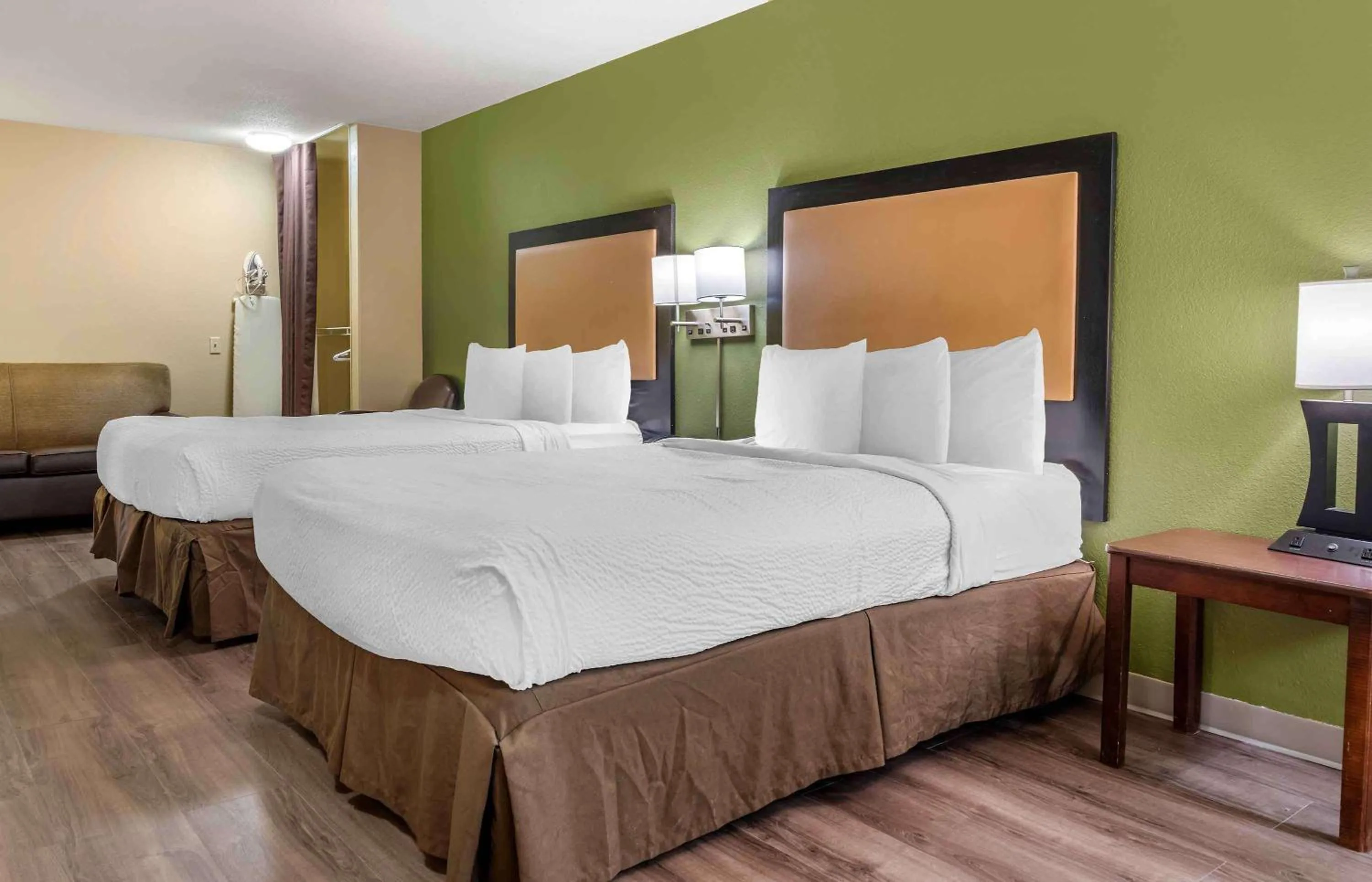 Bedroom, Bed in Extended Stay America Suites - Chicago - Buffalo Grove - Deerfield