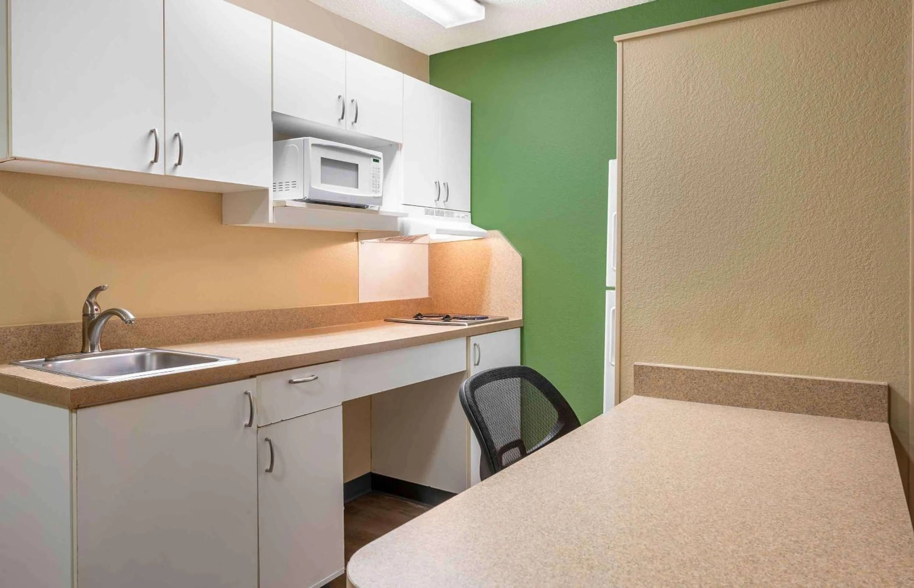 Kitchen or kitchenette in Extended Stay America Suites - Chicago - Buffalo Grove - Deerfield