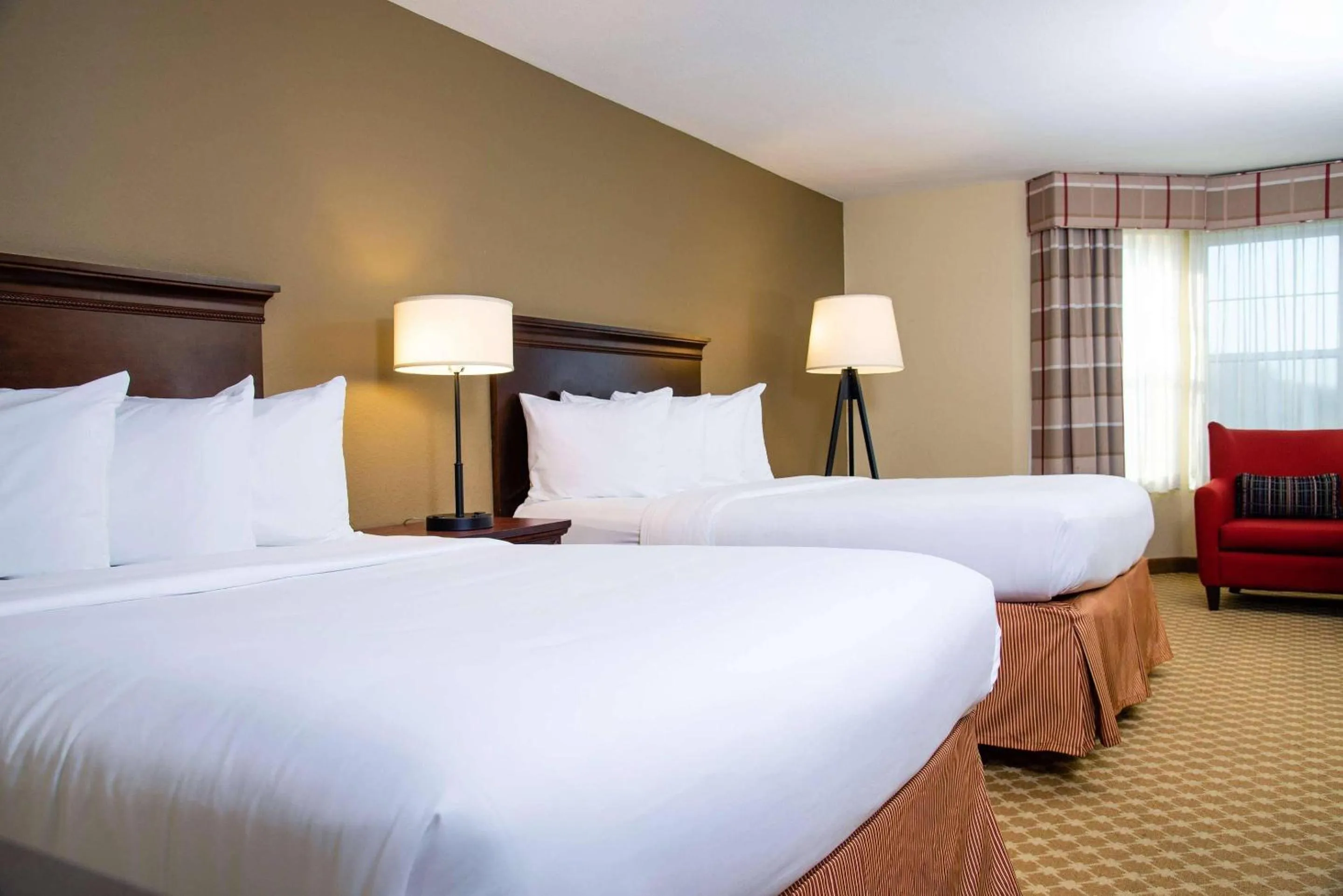 Bedroom, Bed in Country Inn & Suites by Radisson, Milwaukee West Brookfield , WI