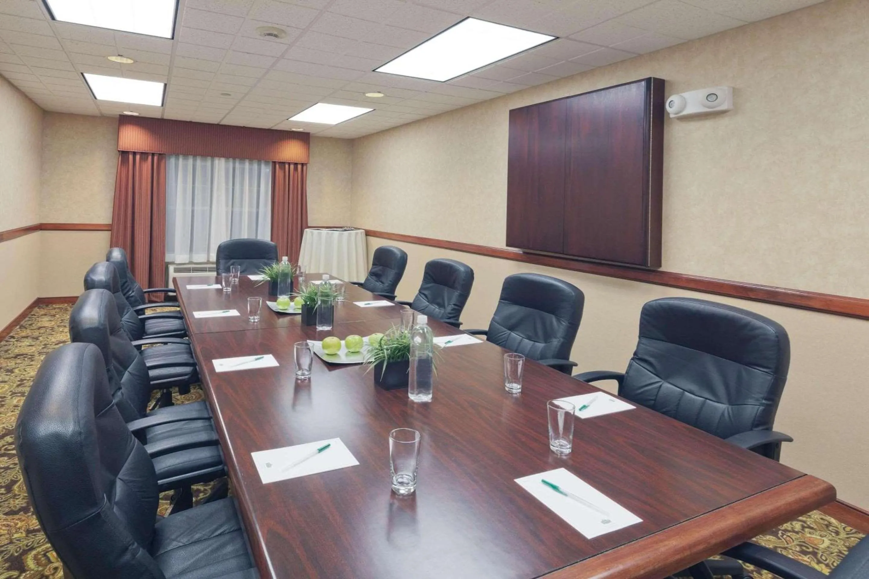 Meeting/conference room in Country Inn & Suites by Radisson, Milwaukee West Brookfield , WI