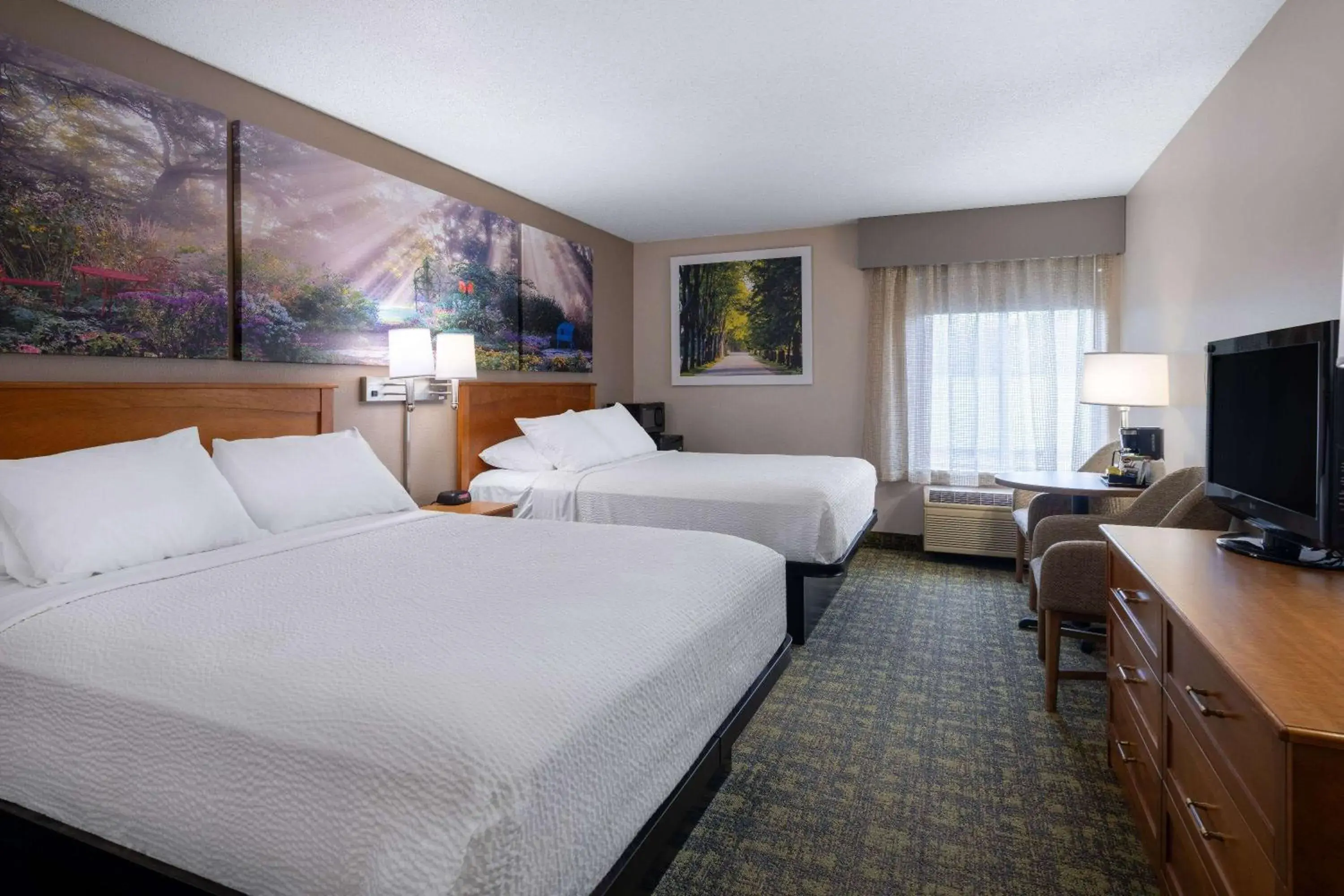 Bed in Days Inn & Suites by Wyndham Madison Bed in Days Inn & Suites by Wyndham Madison