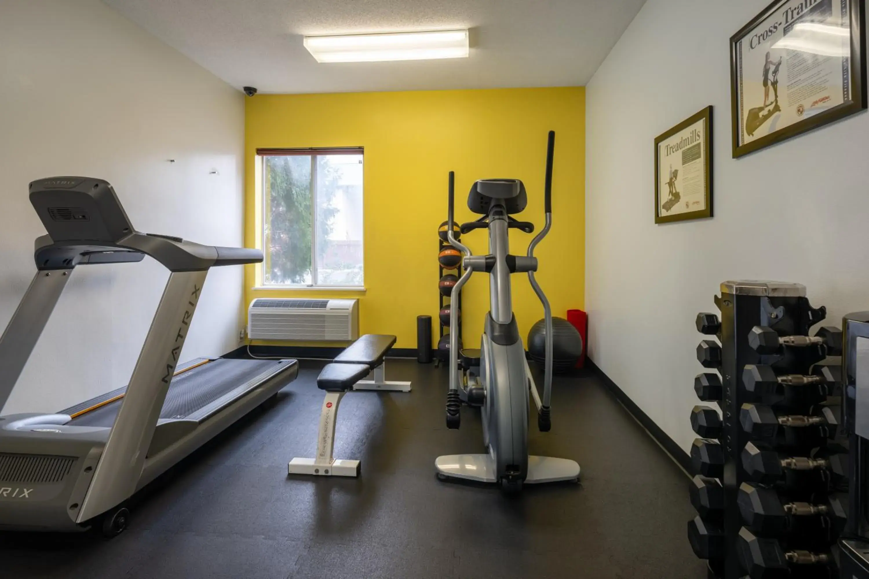 Fitness centre/facilities in Days Inn & Suites by Wyndham Madison Fitness centre/facilities in Days Inn & Suites by Wyndham Madison