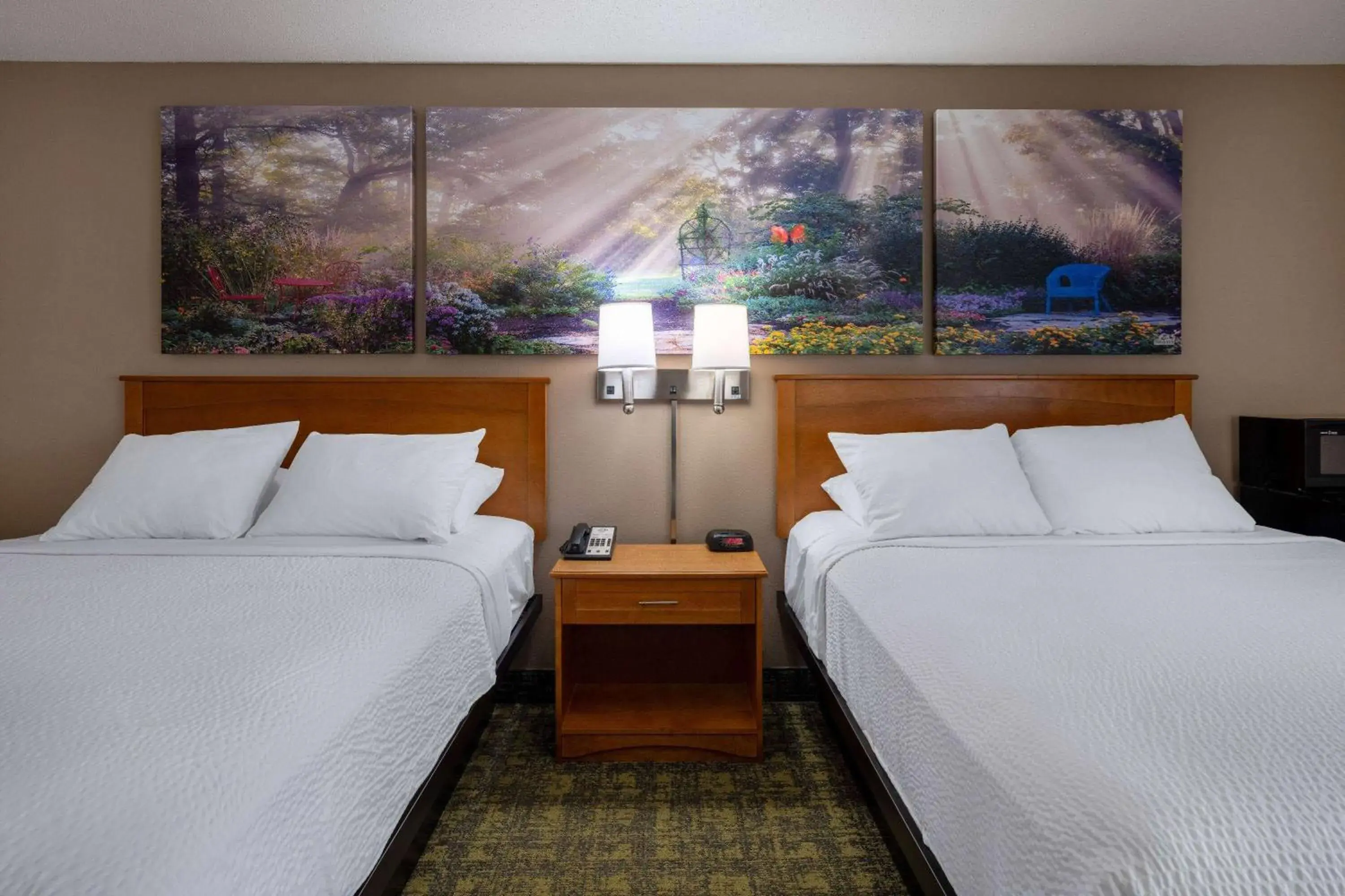 Bed in Days Inn & Suites by Wyndham Madison Bed in Days Inn & Suites by Wyndham Madison