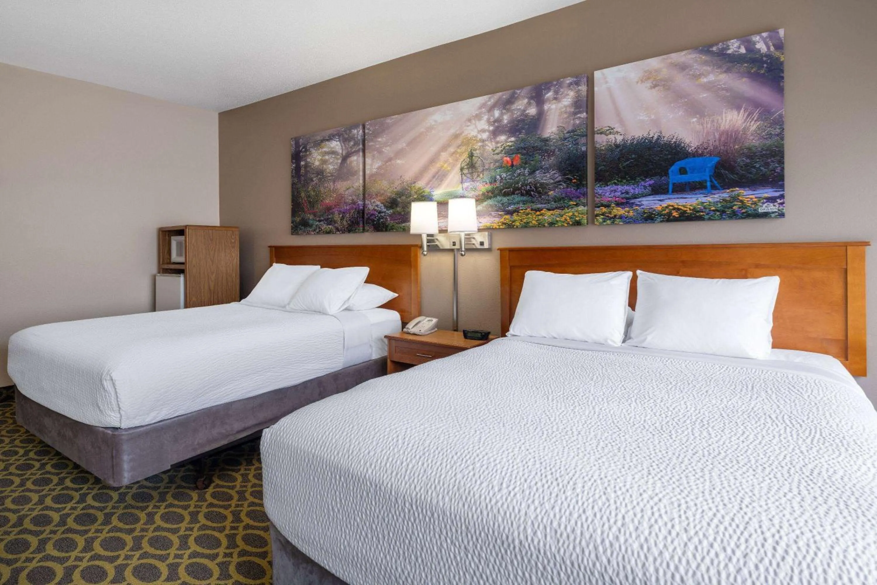 Bed in Days Inn & Suites by Wyndham Madison