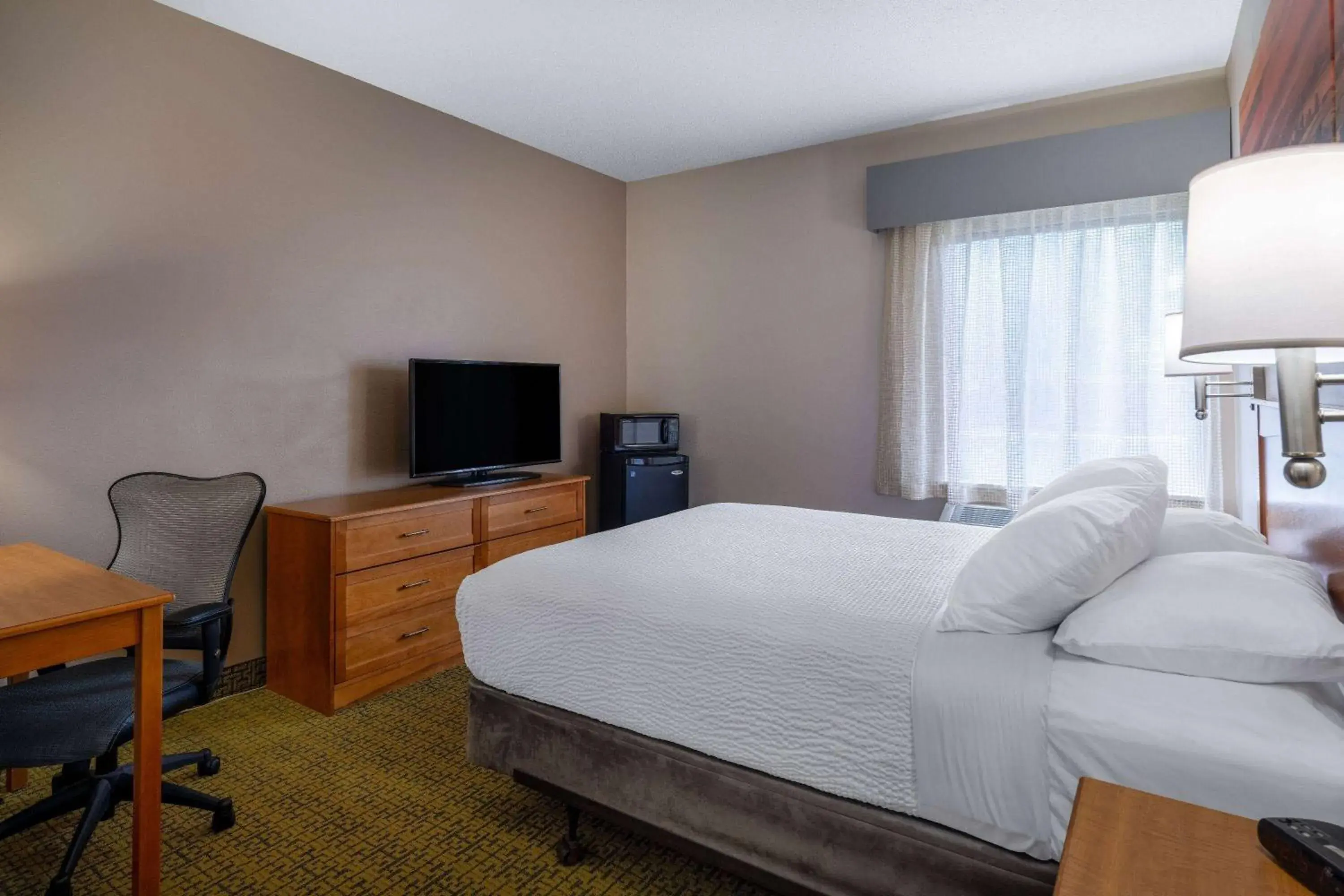 Photo of the whole room, Bed in Days Inn & Suites by Wyndham Madison Photo of the whole room, Bed in Days Inn & Suites by Wyndham Madison