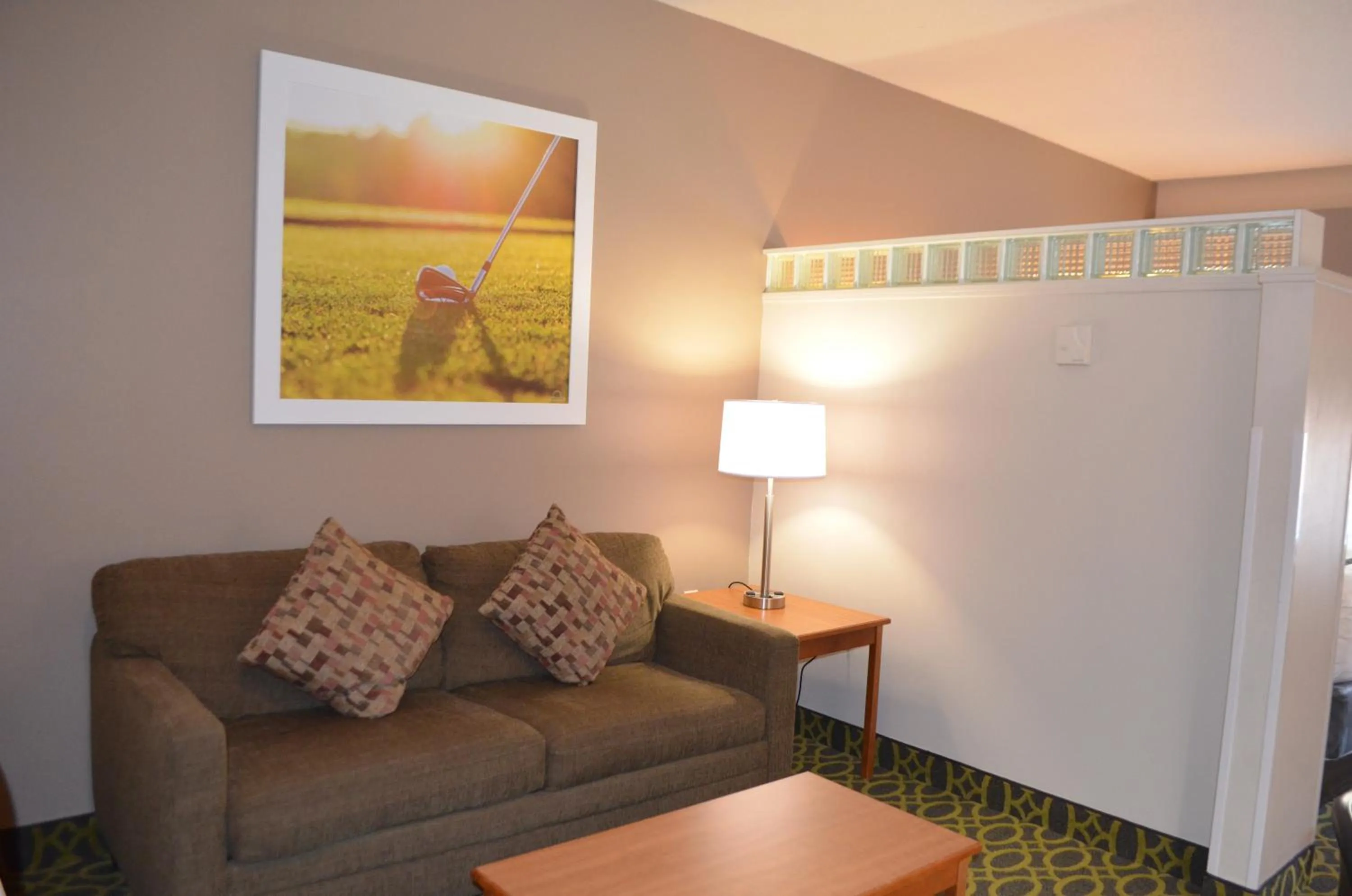 Living room in Days Inn & Suites by Wyndham Madison