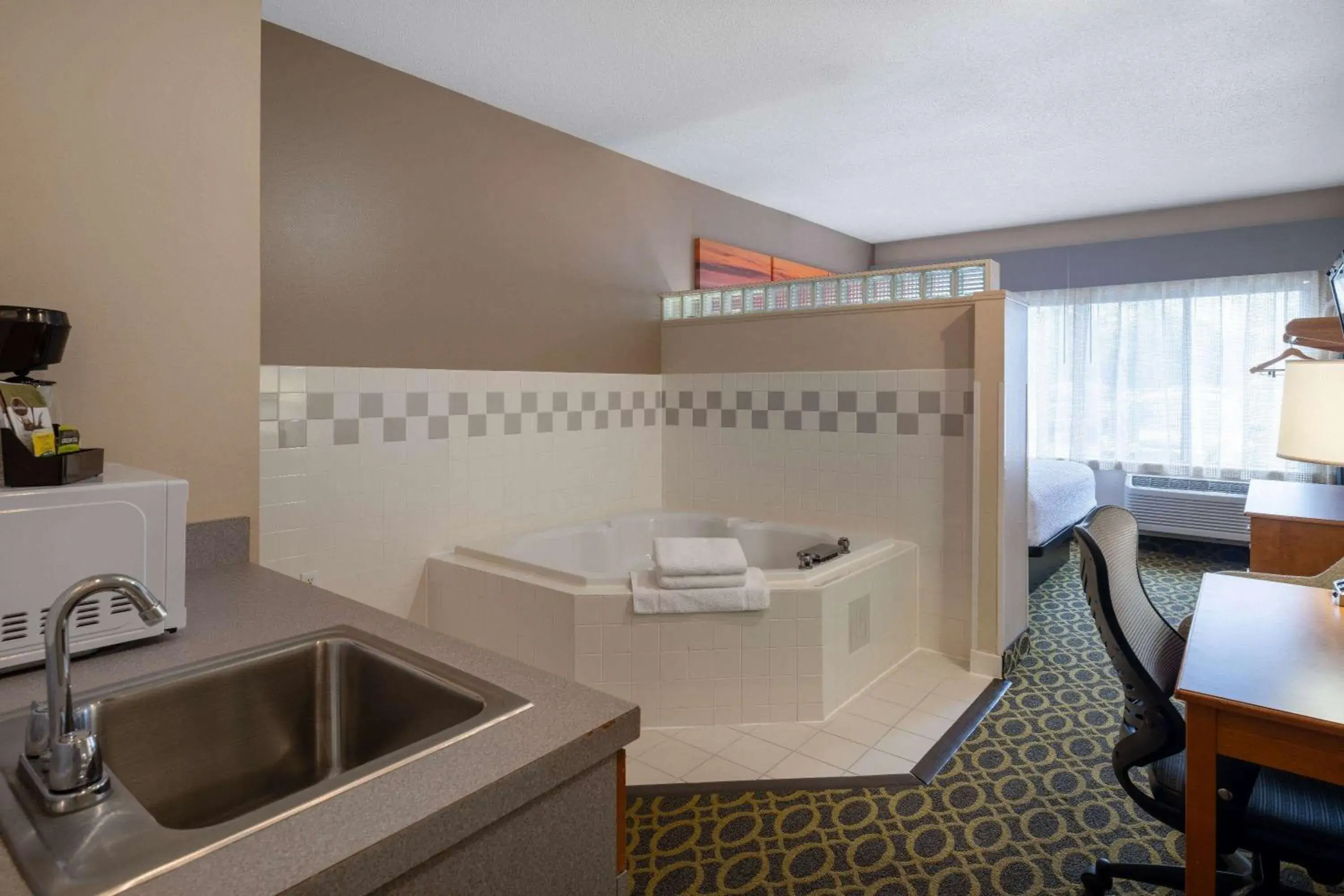 King Suite with Spa Bath in Days Inn & Suites by Wyndham Madison King Suite with Spa Bath in Days Inn & Suites by Wyndham Madison