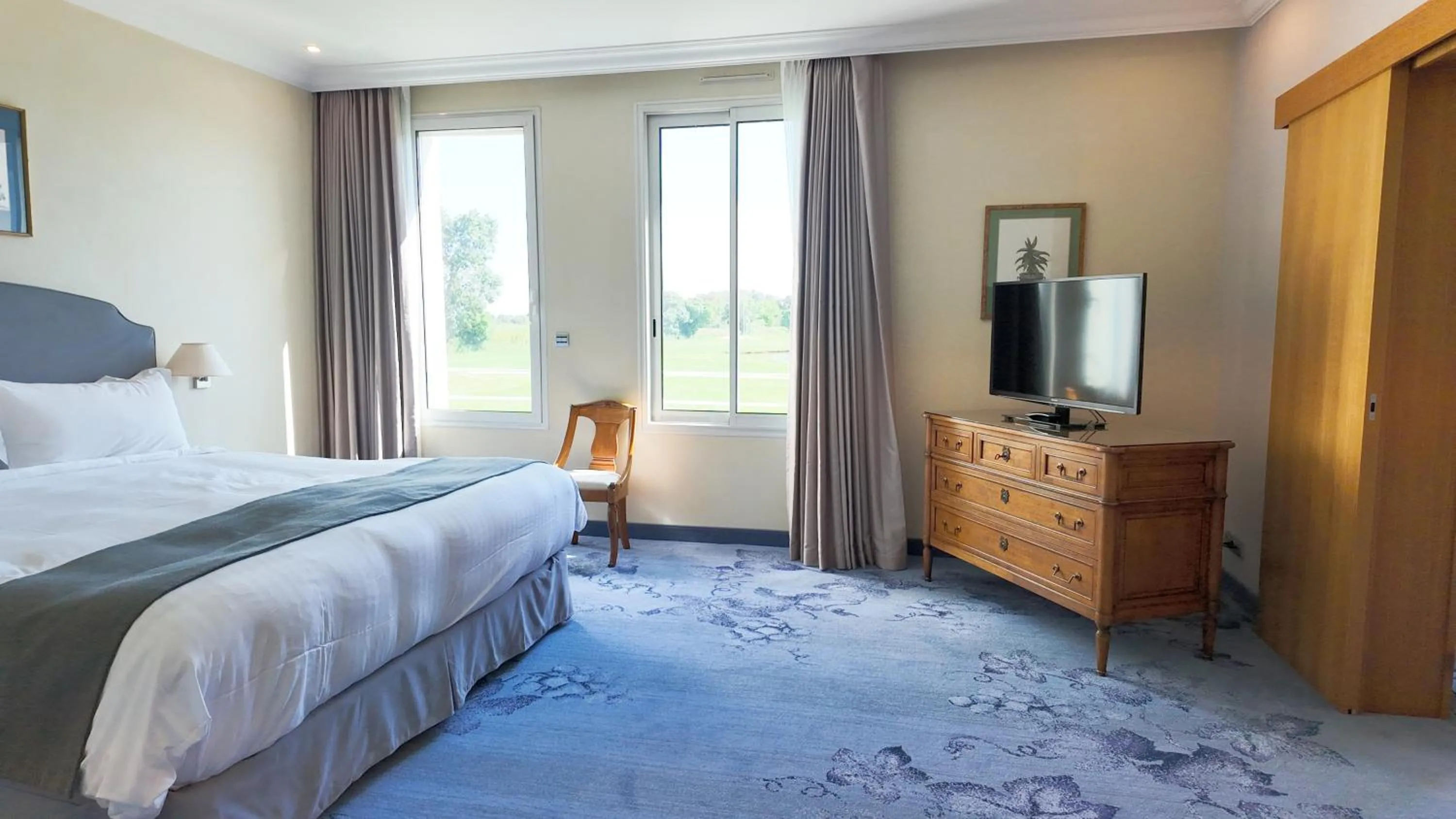 Bedroom, Bed in Relais de Margaux - Hôtel, Golf & Spa