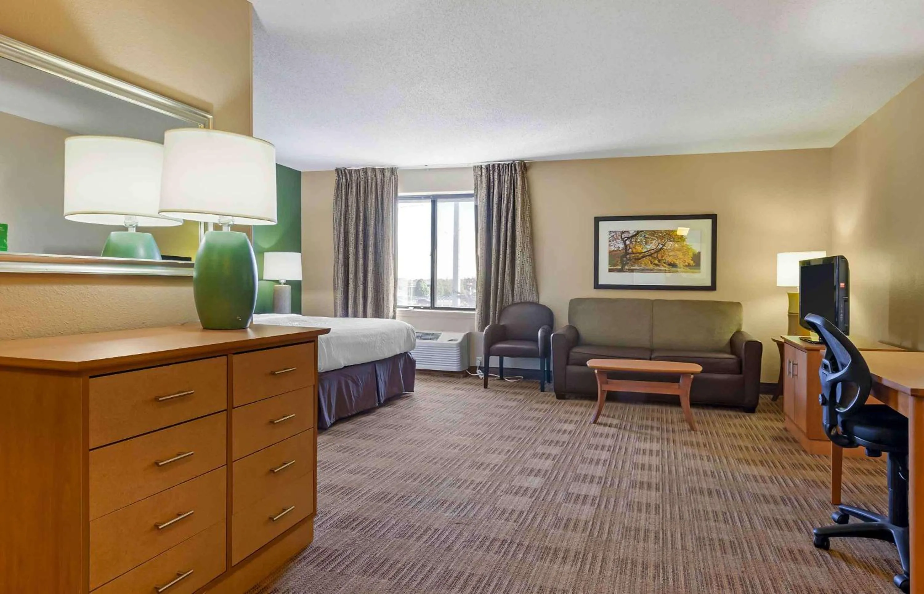 Bedroom in Extended Stay America Select Suites - Madison - Old Sauk Rd