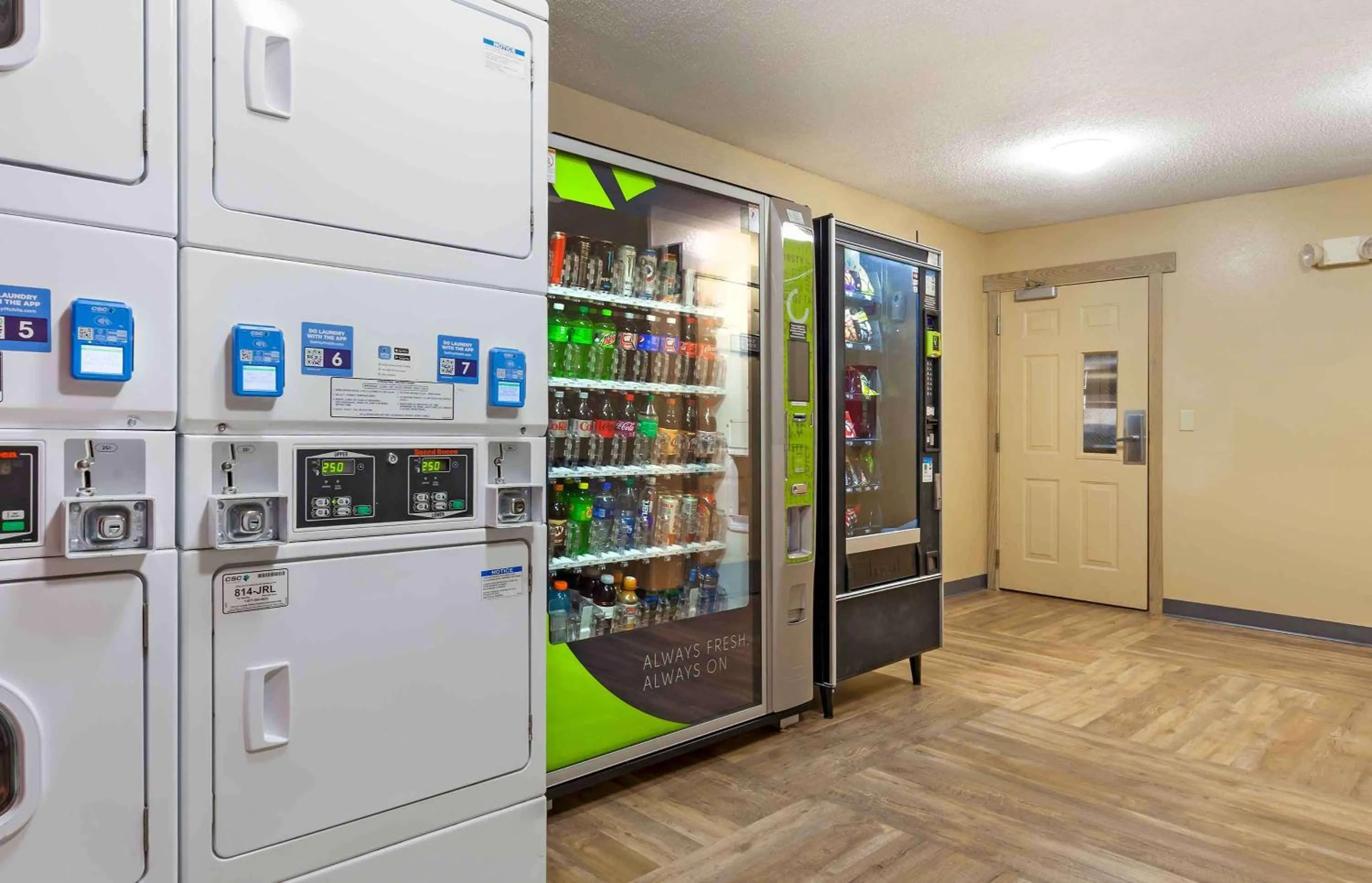 Property building in Extended Stay America Select Suites - Madison - Old Sauk Rd