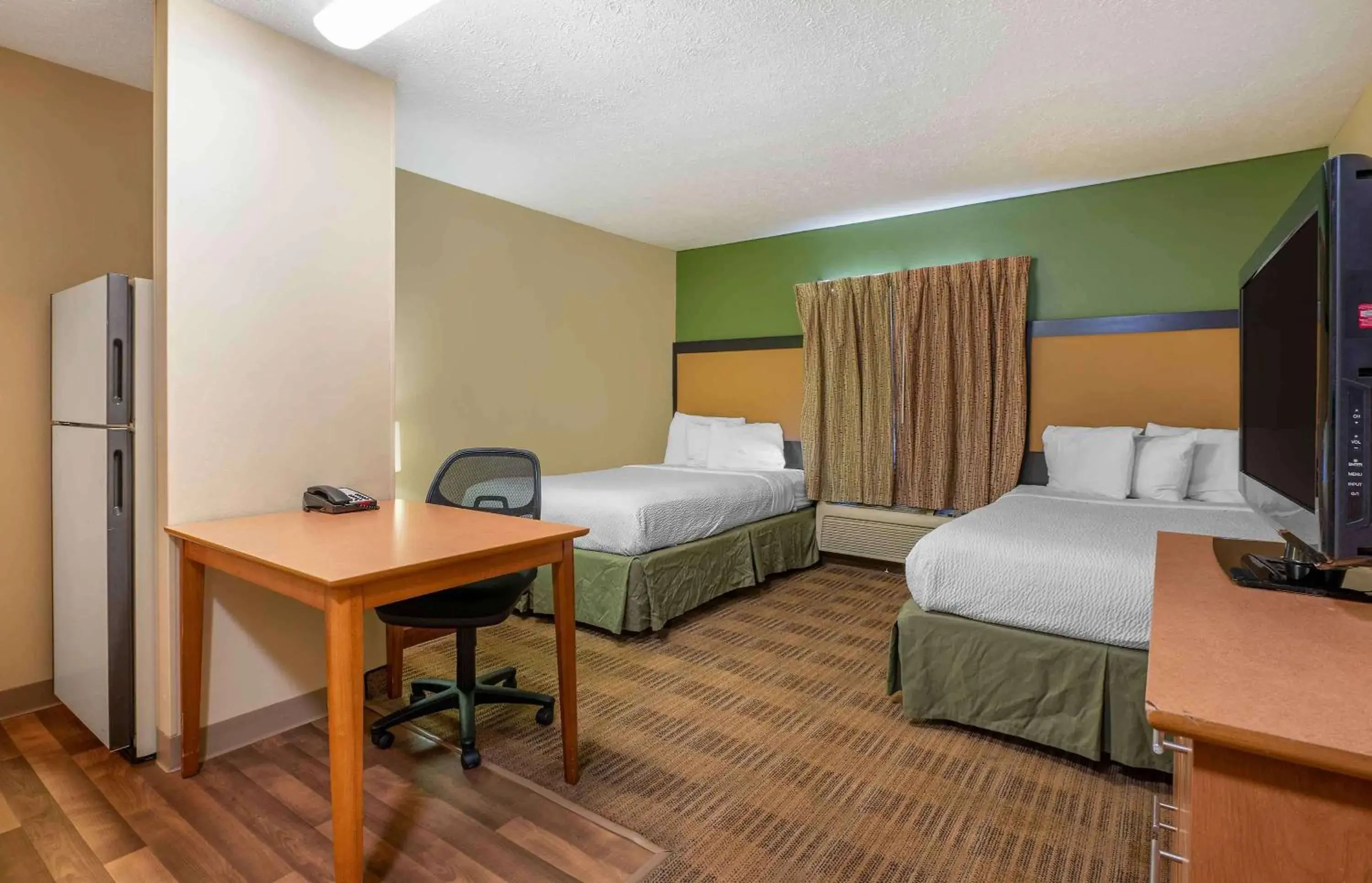 2 Queen Beds | Non-Smoking, Kitchen in Studio 6 Extended stay Indianapolis, IN - North Carmel 2 Queen Beds | Non-Smoking, Kitchen in Studio 6 Extended stay Indianapolis, IN - North Carmel