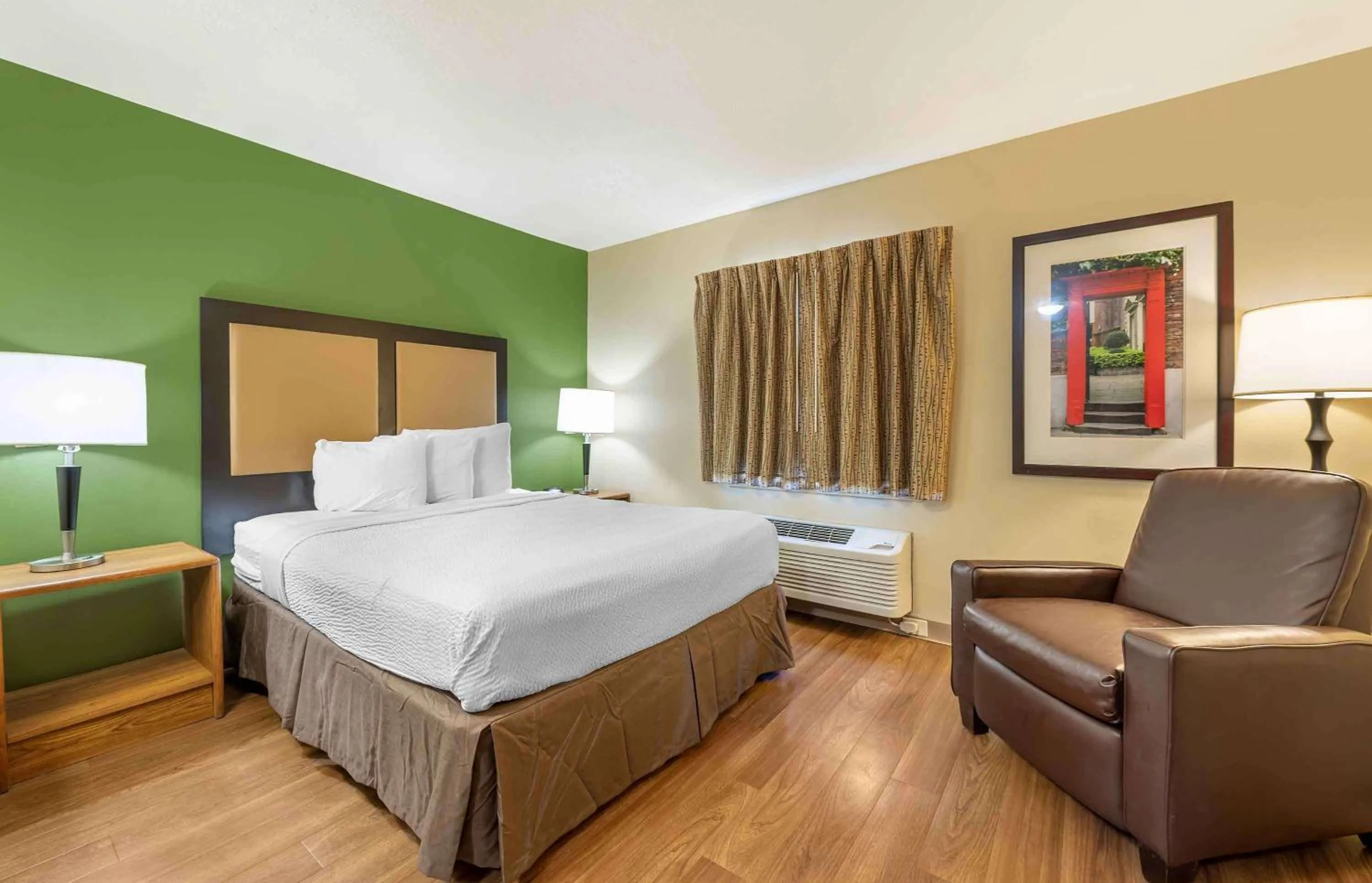 Bedroom, Bed in Extended Stay America Select Suites - Indianapolis - North - Carmel