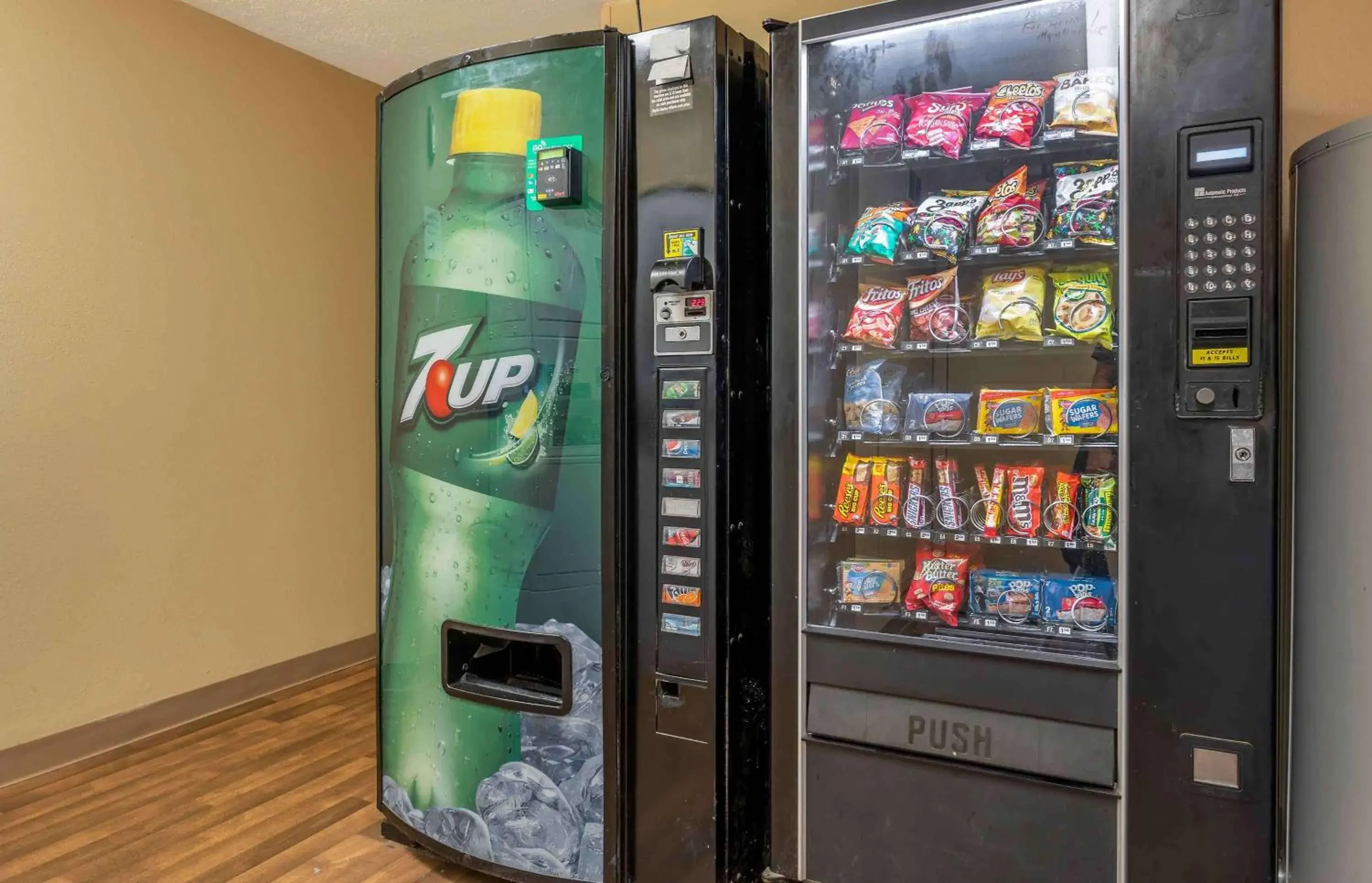 Property building in Extended Stay America Select Suites - Indianapolis - North - Carmel Property building in Extended Stay America Select Suites - Indianapolis - North - Carmel