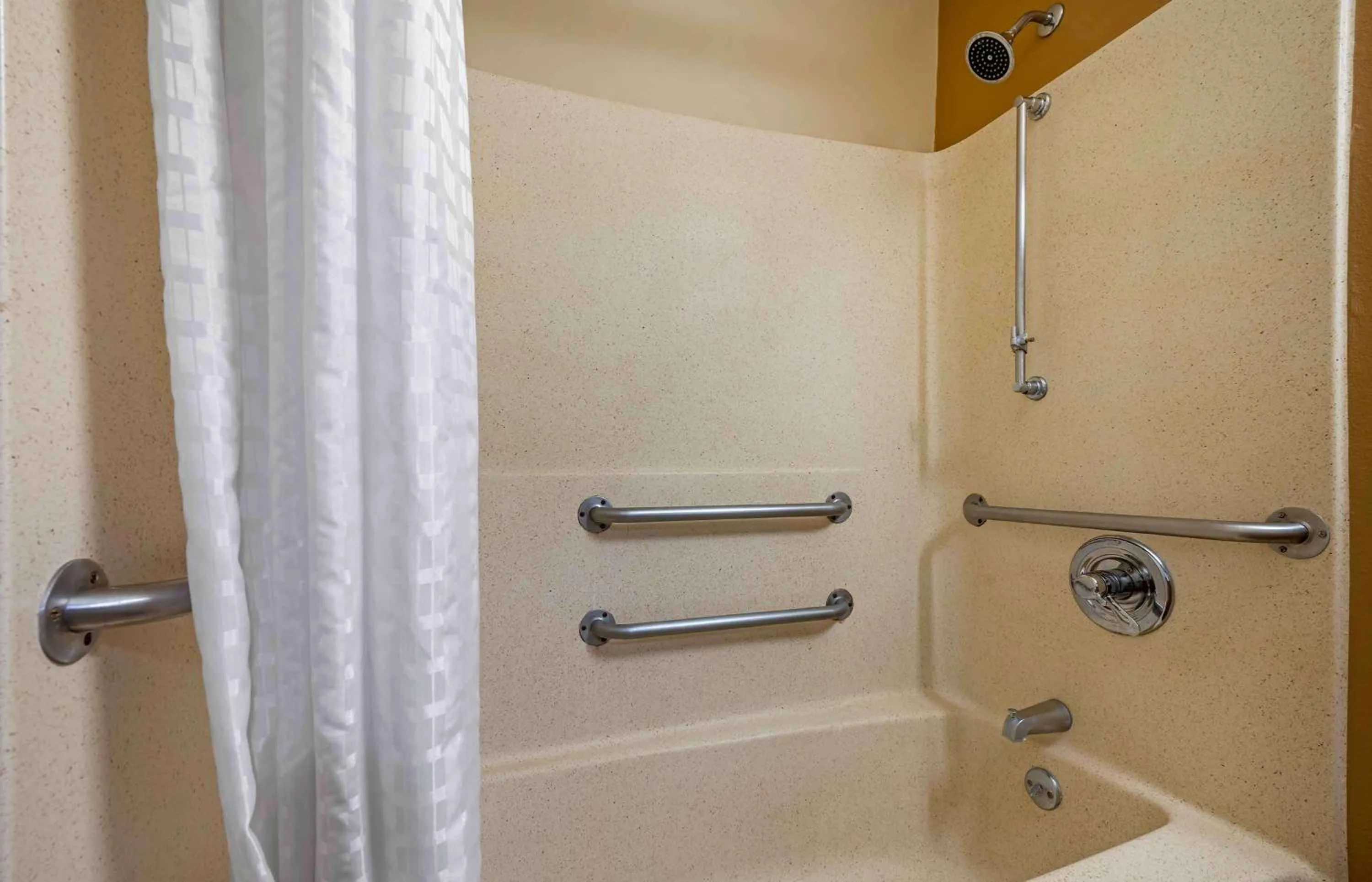 Bathroom in Extended Stay America Select Suites - Indianapolis - North - Carmel