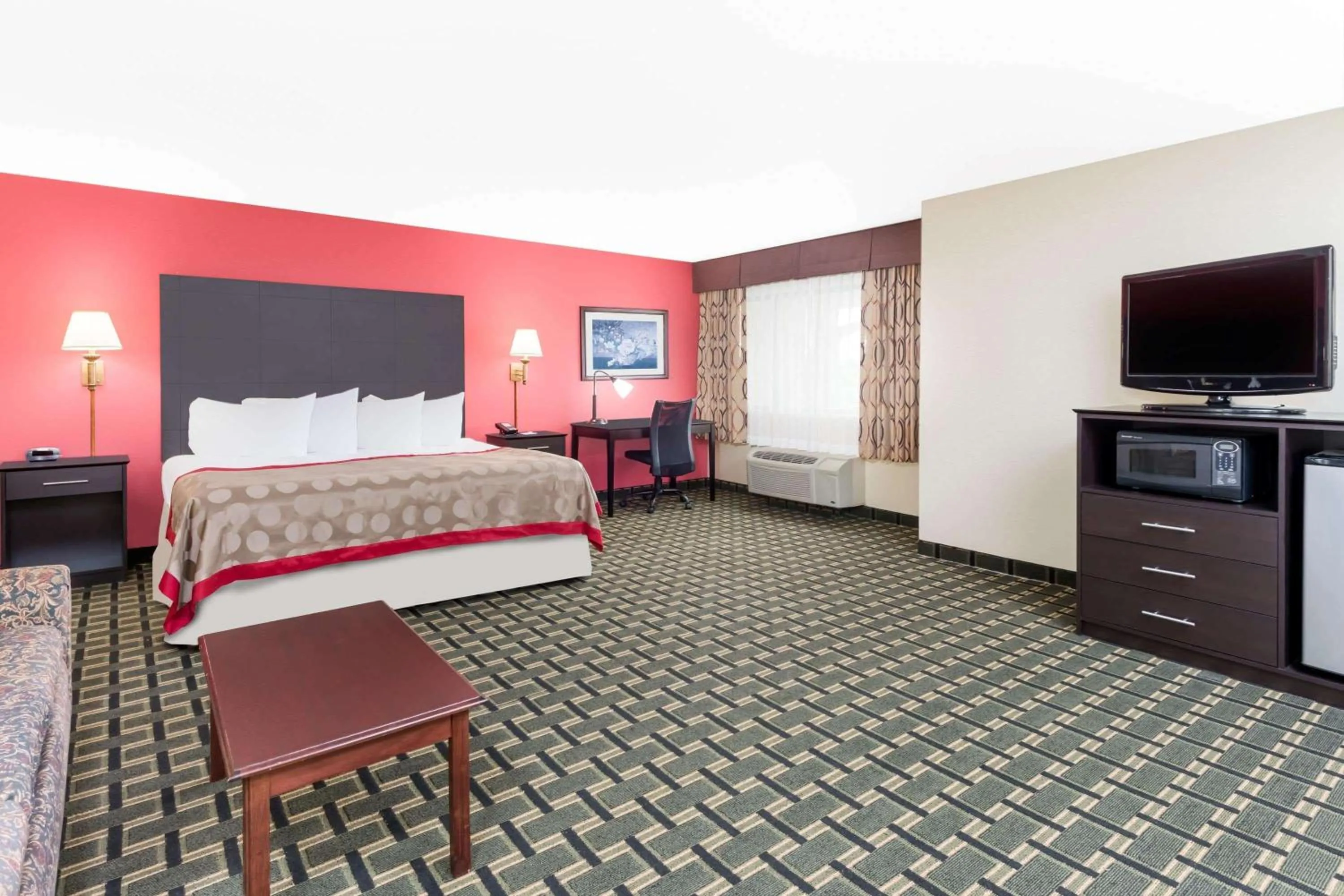 Photo of the whole room, Bed in Ramada by Wyndham Vandalia