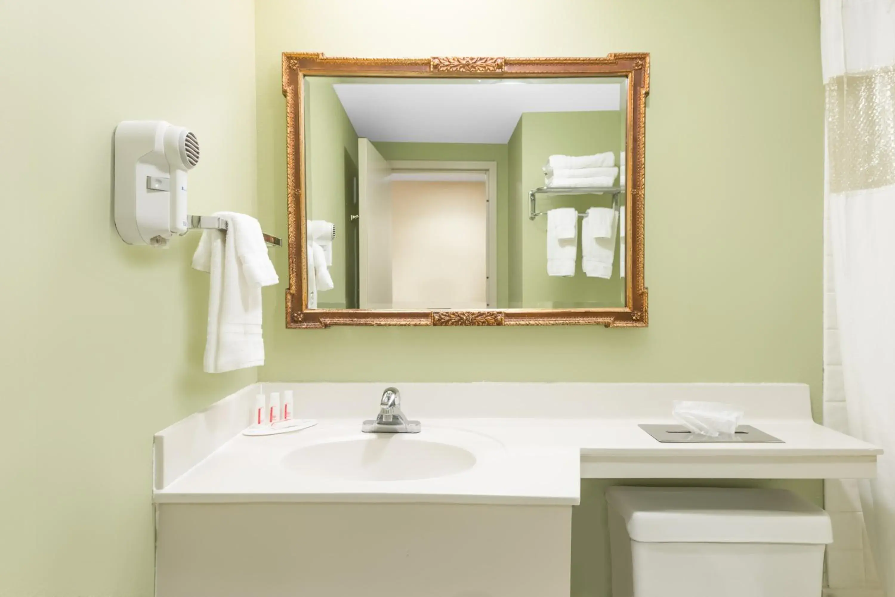 Double Room with Two Double Beds - Non-Smoking in Ramada by Wyndham Vandalia Double Room with Two Double Beds - Non-Smoking in Ramada by Wyndham Vandalia