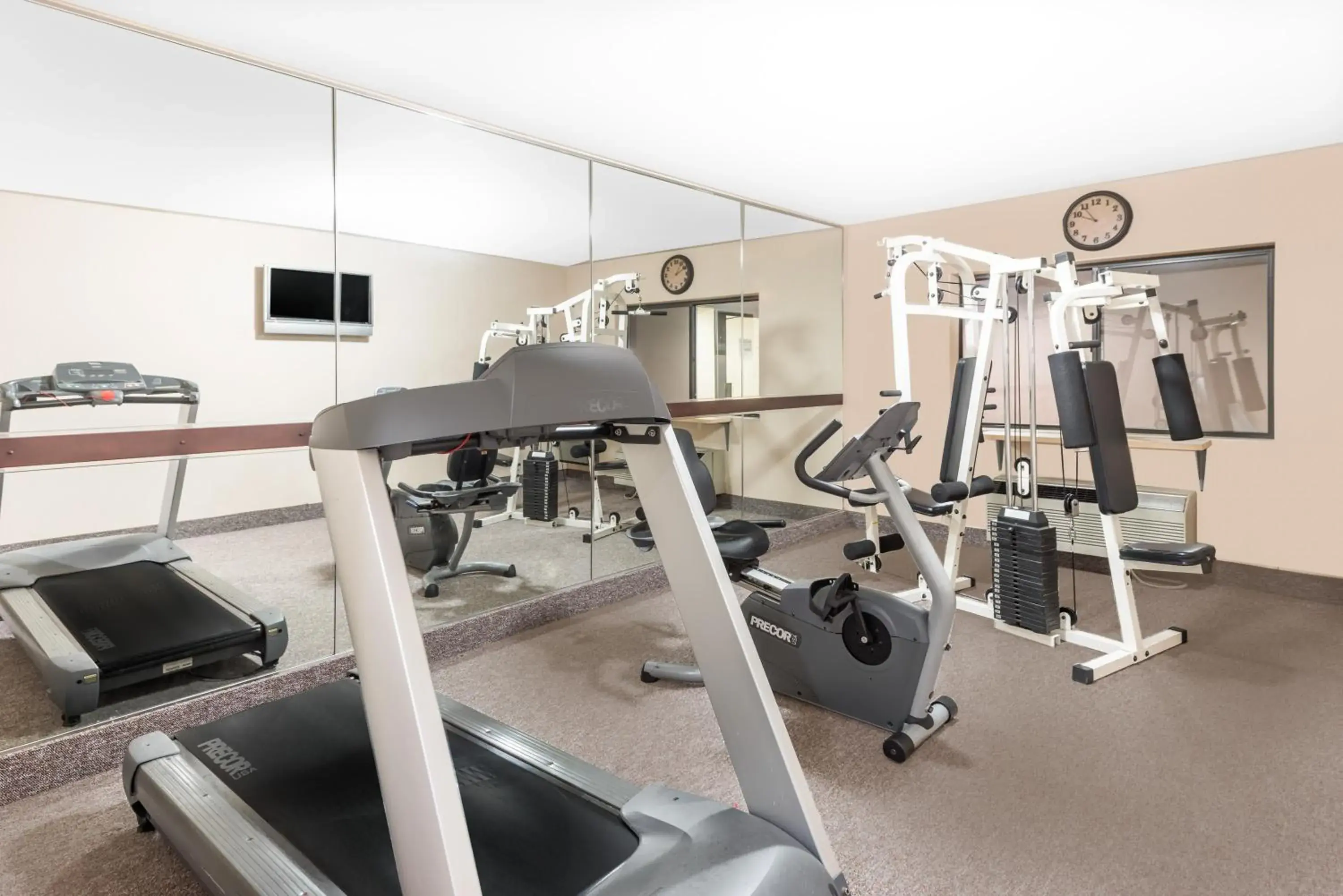 Fitness centre/facilities in Ramada by Wyndham Vandalia Fitness centre/facilities in Ramada by Wyndham Vandalia