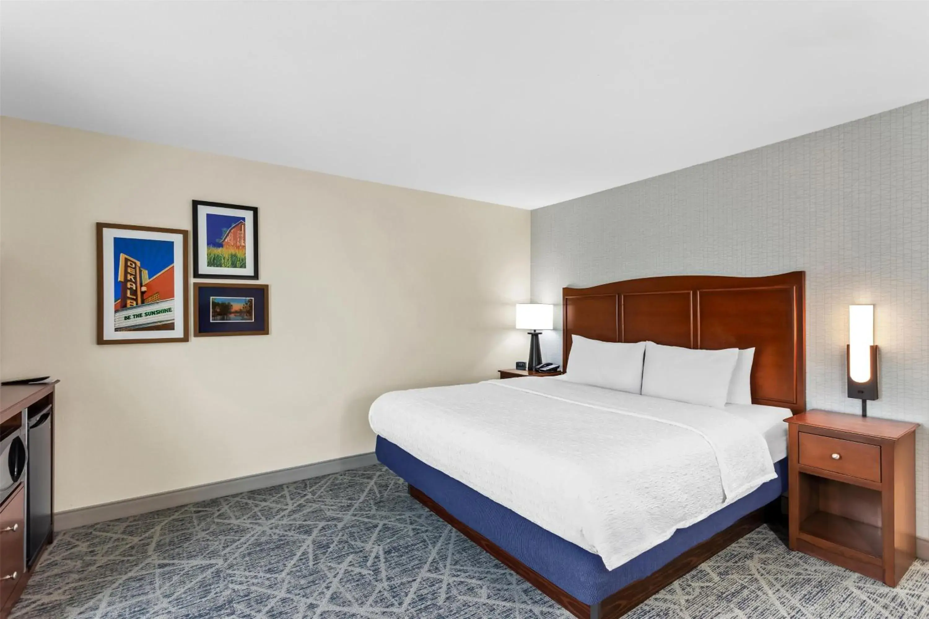 Bed in Hampton Inn Dekalb - Near the University Bed in Hampton Inn Dekalb - Near the University