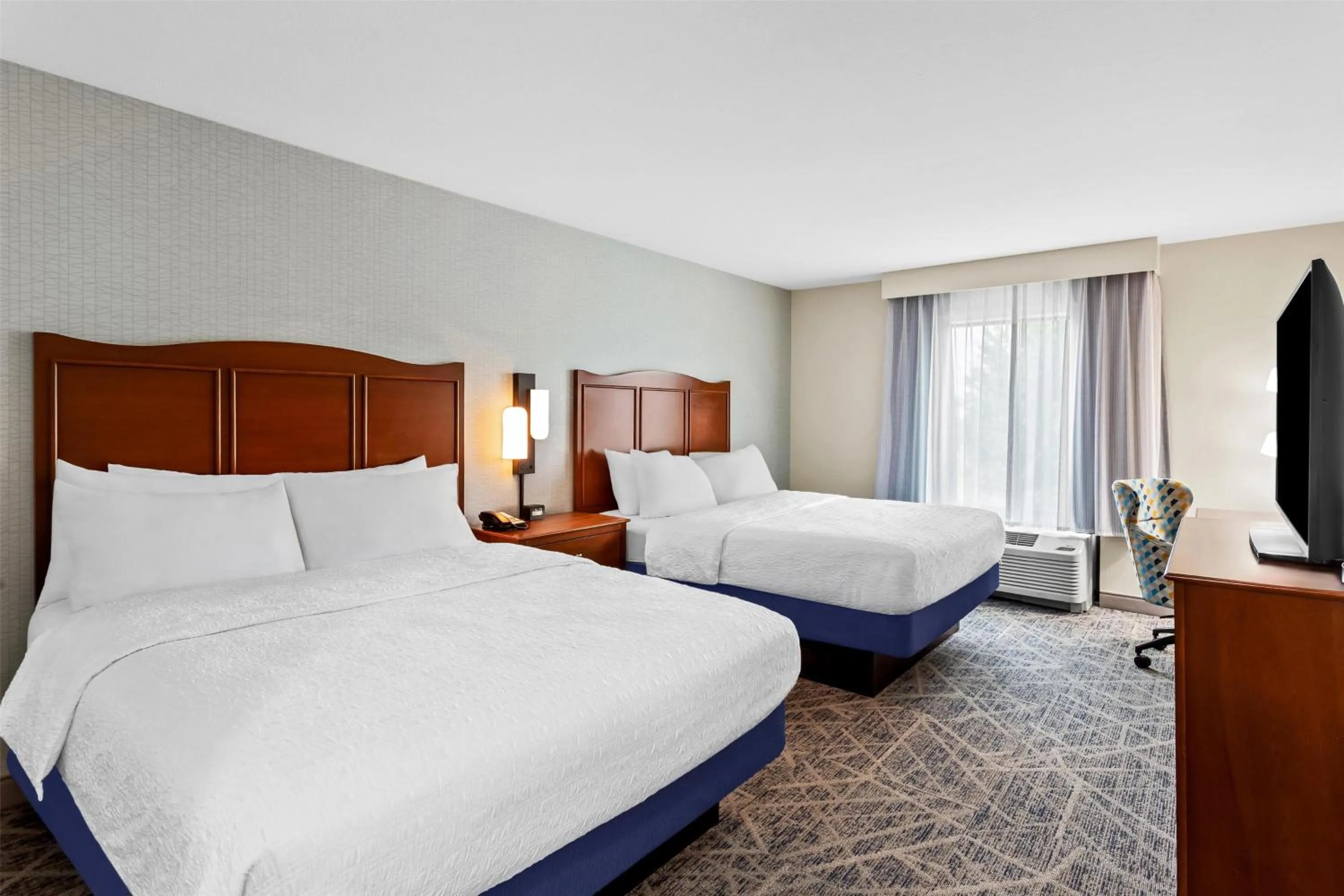 Bed in Hampton Inn Dekalb - Near the University