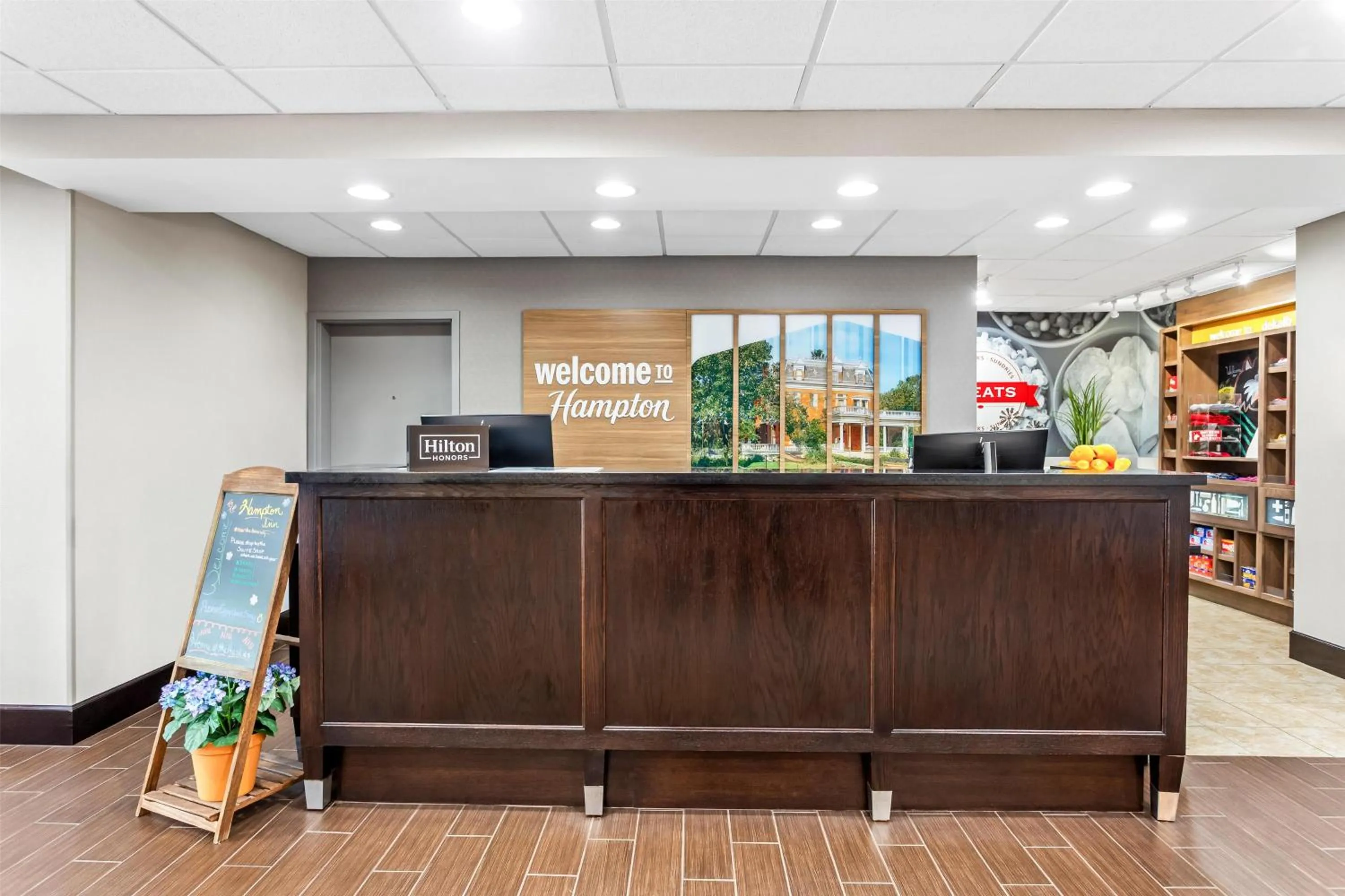 Lobby or reception in Hampton Inn Dekalb - Near the University