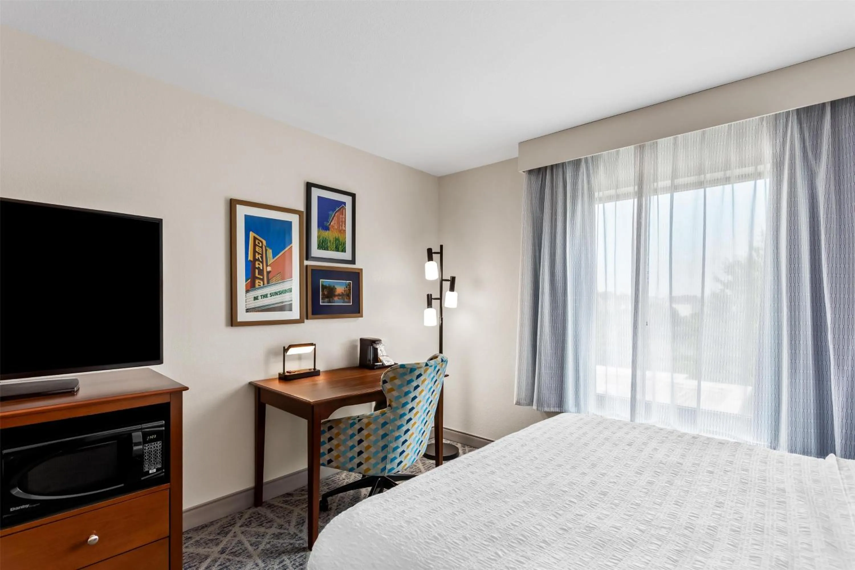 Bed in Hampton Inn Dekalb - Near the University