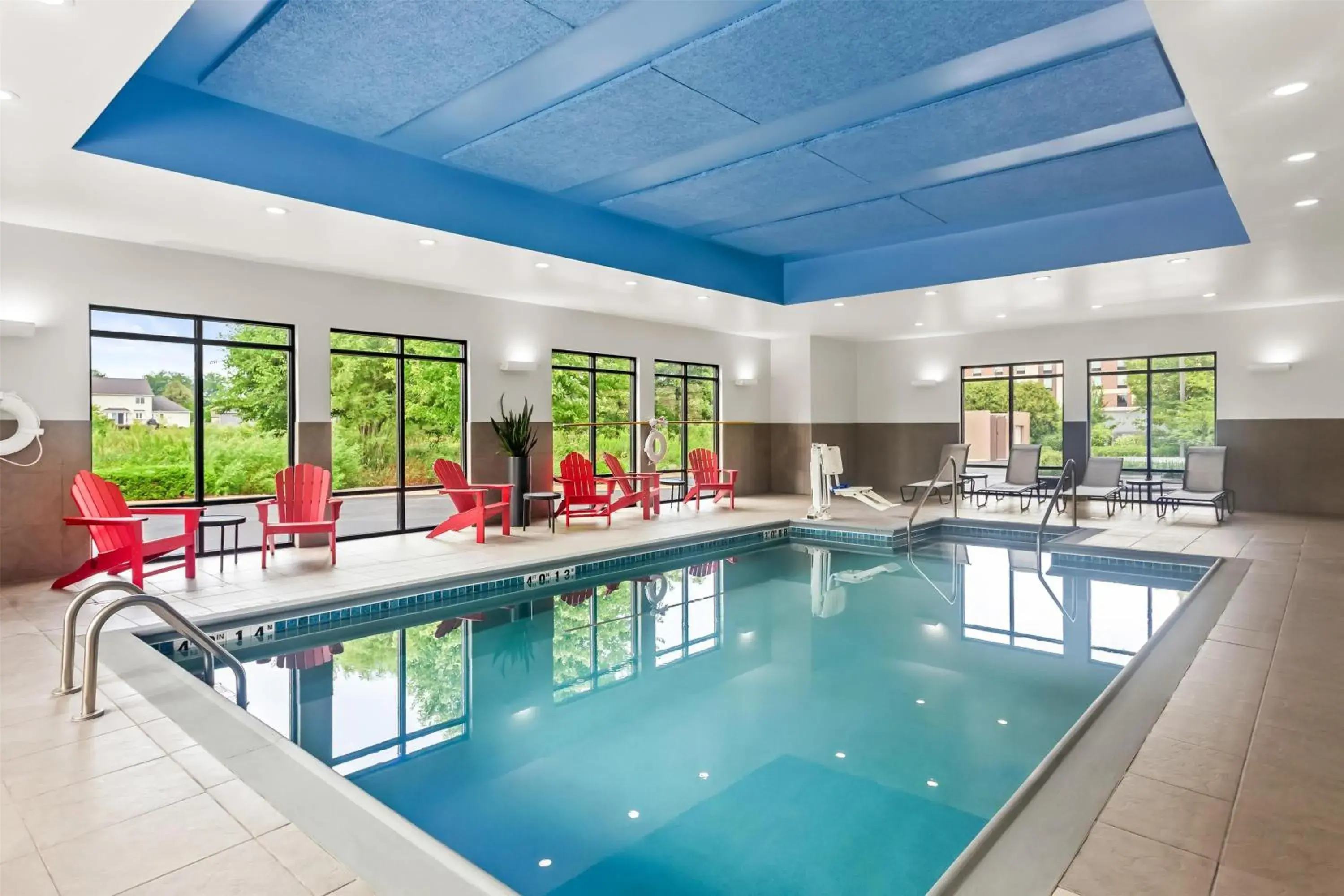 Pool view in Hampton Inn Dekalb - Near the University Pool view in Hampton Inn Dekalb - Near the University