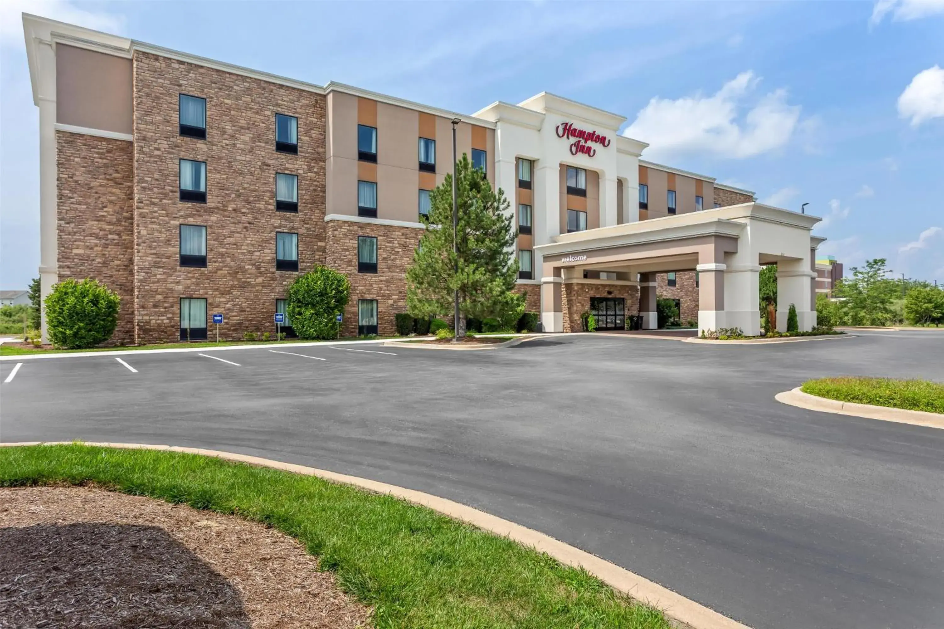 Property building in Hampton Inn Dekalb - Near the University Property building in Hampton Inn Dekalb - Near the University