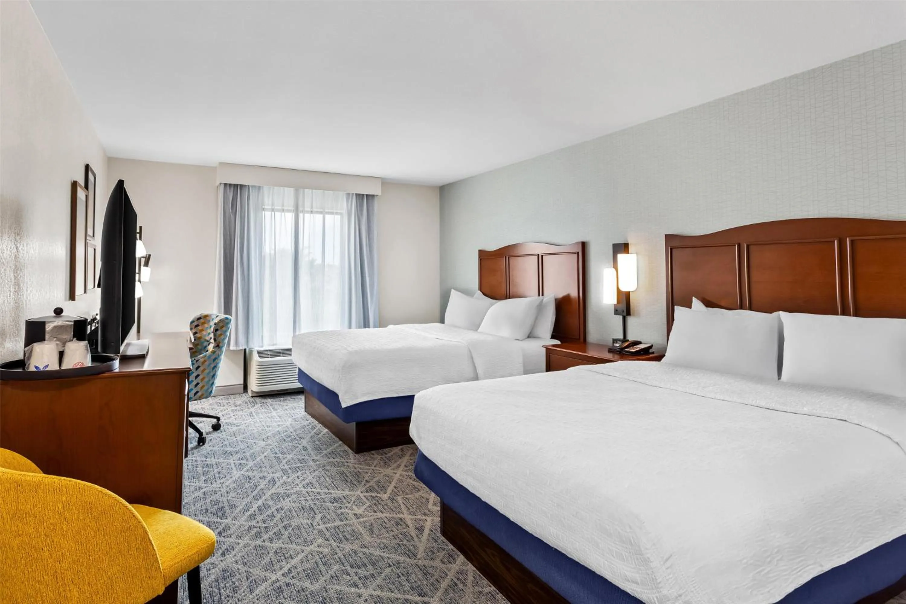 Bed in Hampton Inn Dekalb - Near the University