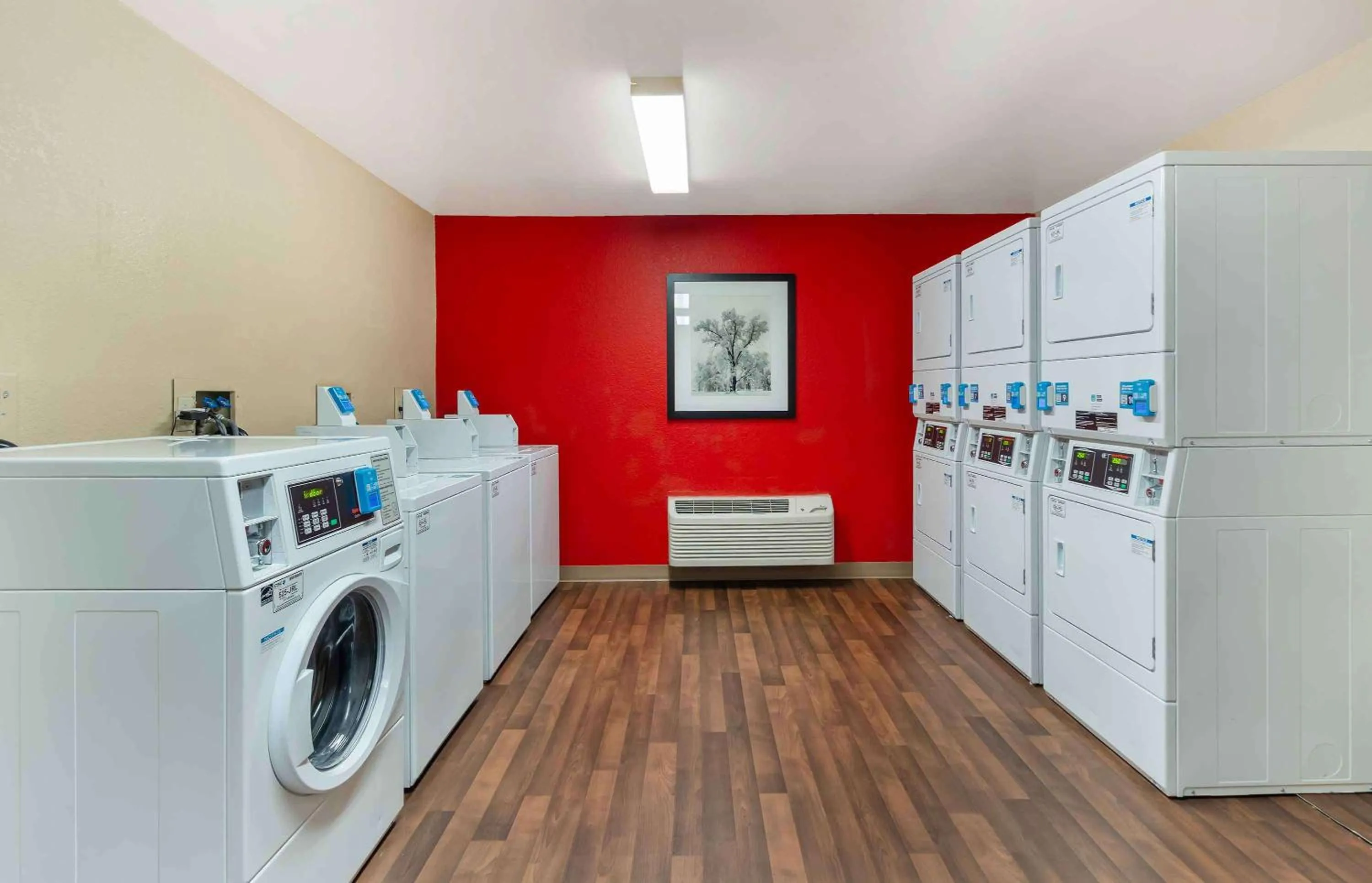 Property building in Extended Stay America Suites - Chicago - Vernon Hills - Lake Forest