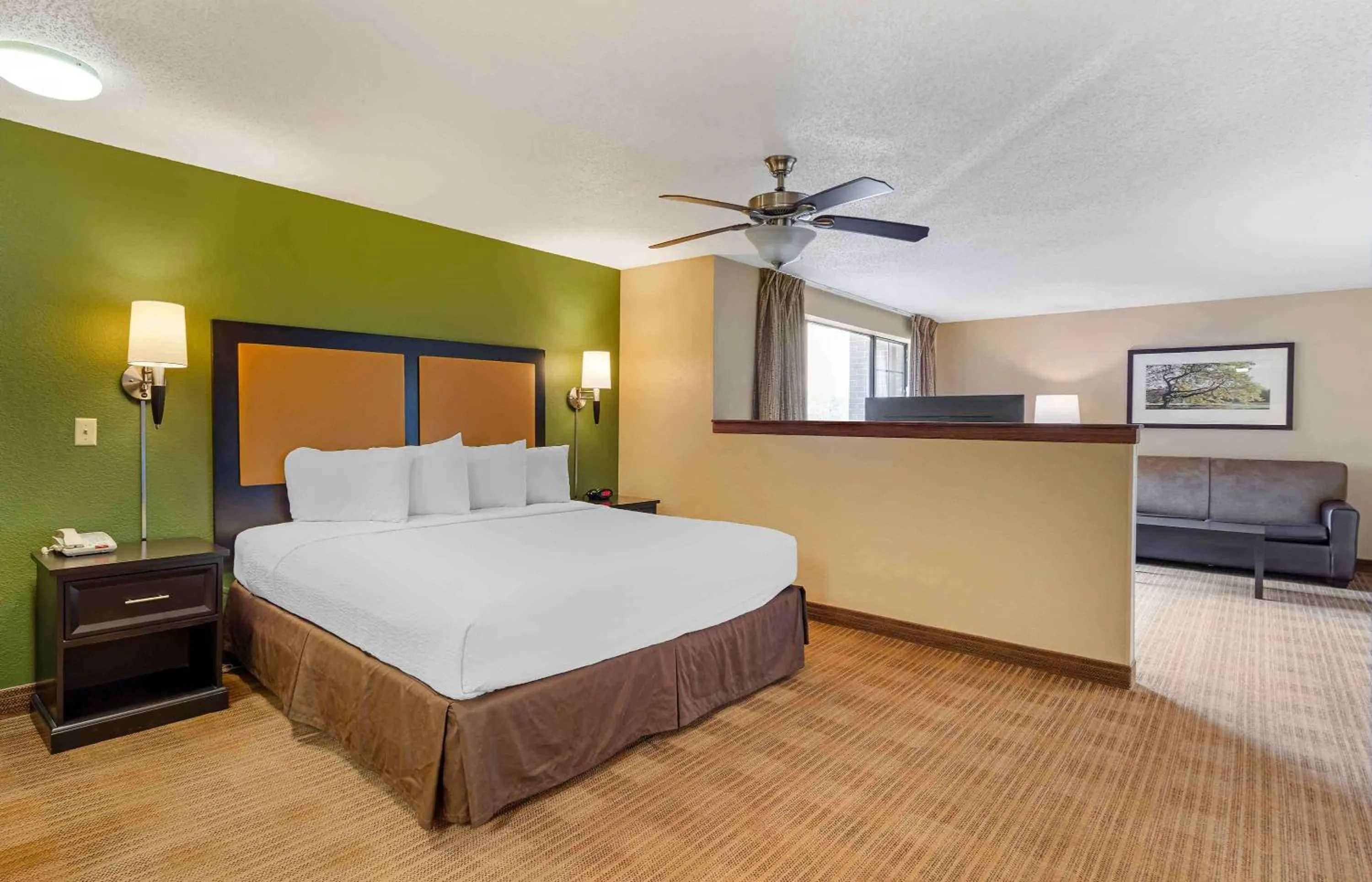 Bedroom, Bed in Extended Stay America Suites - Chicago - Vernon Hills - Lake Forest