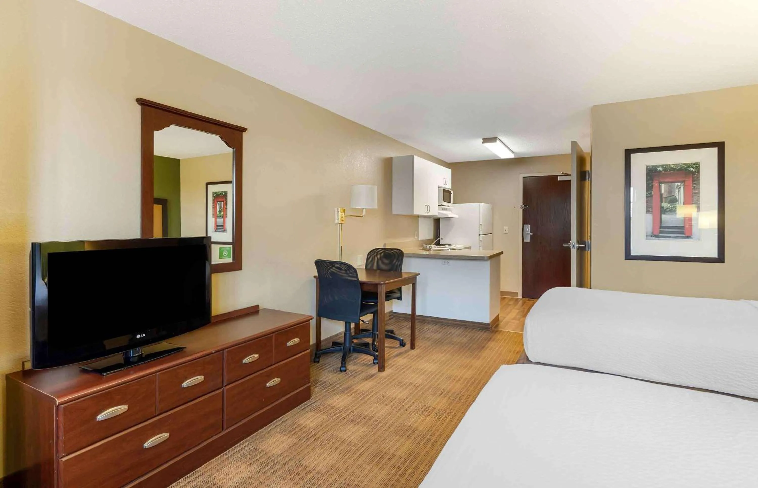 Bedroom, Bed in Extended Stay America Suites - Chicago - Vernon Hills - Lake Forest