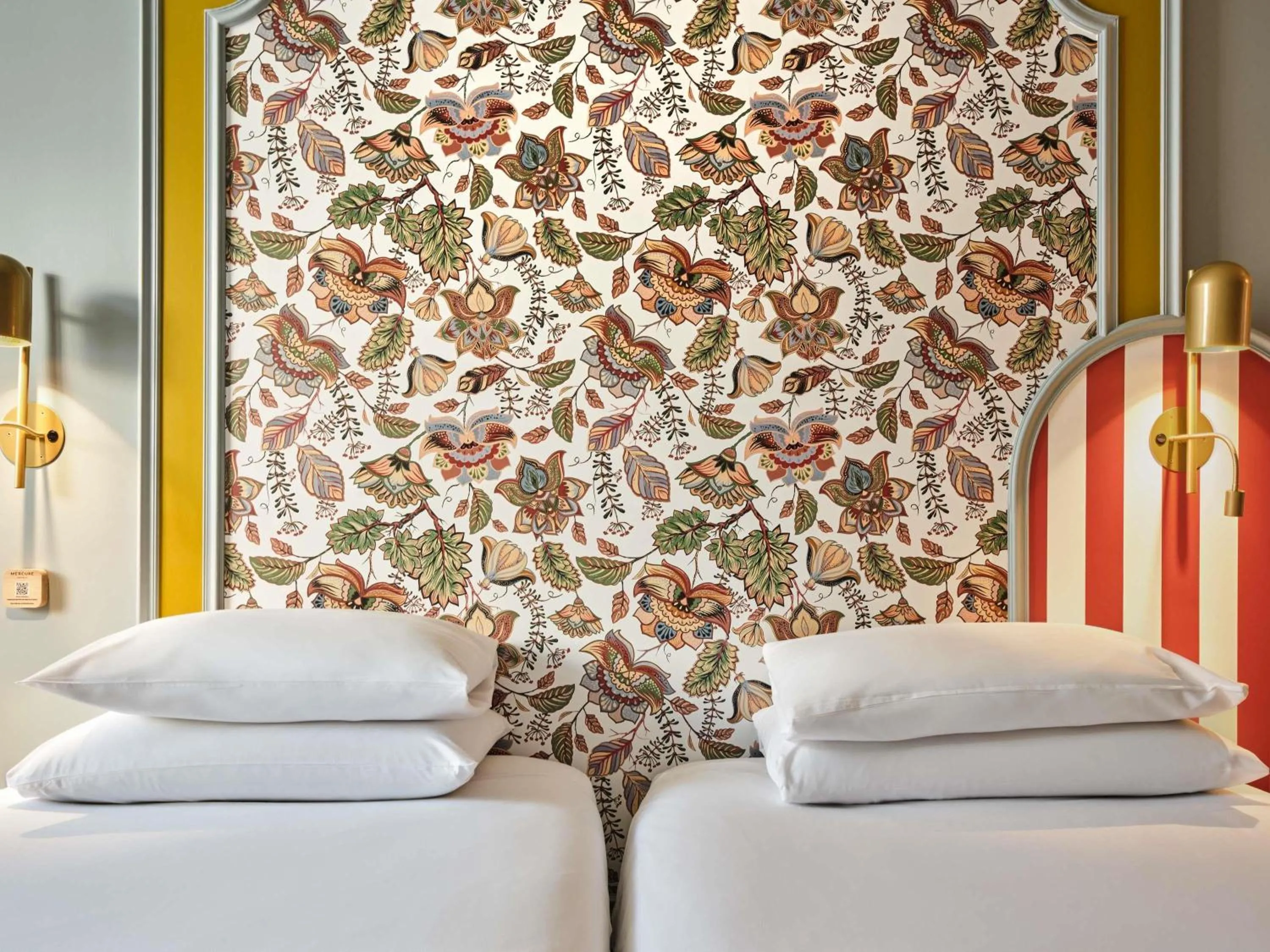 Bedroom, Bed in Mercure Paris Notre Dame Saint Germain des Prés